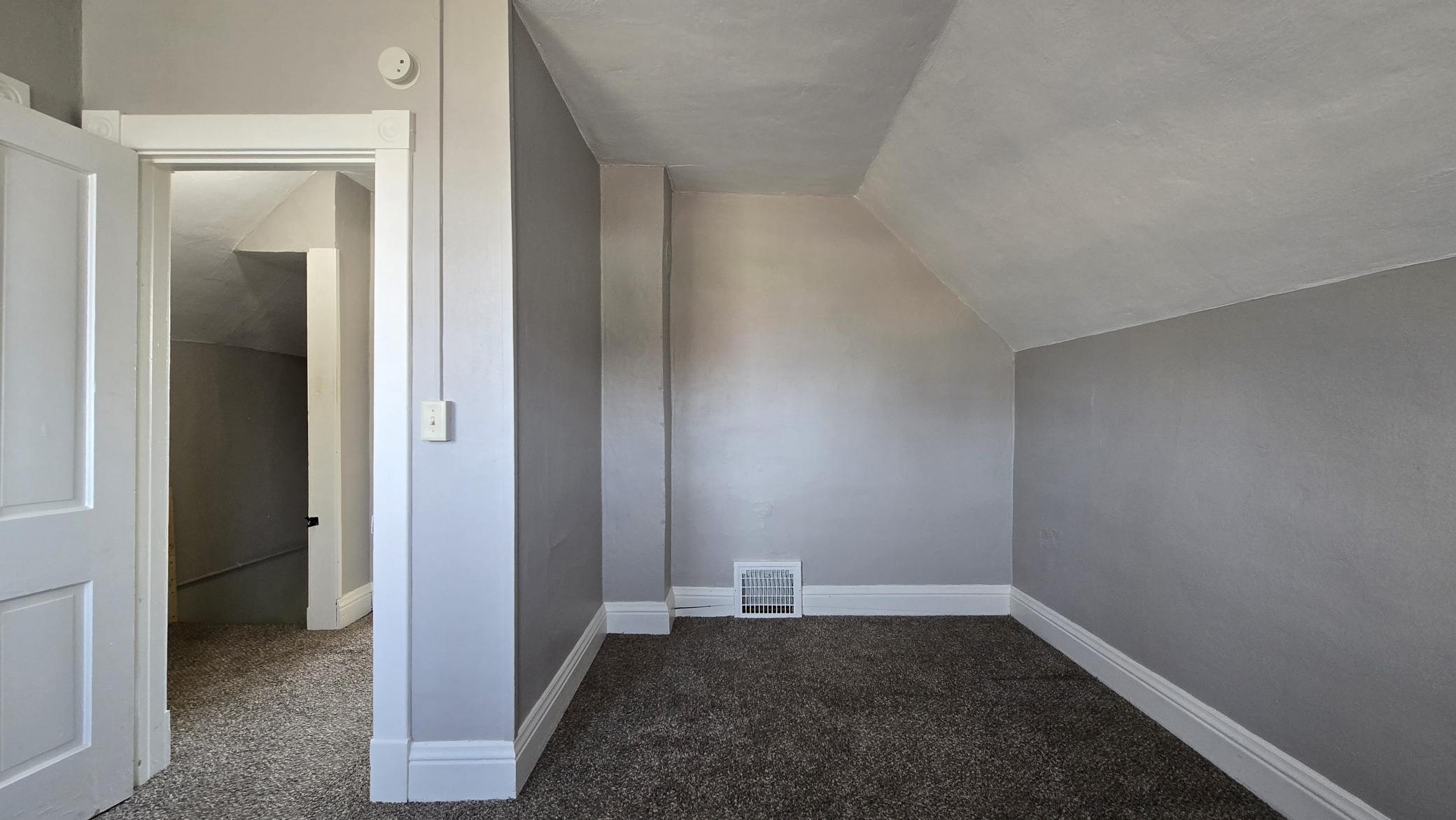 1910 single family home for sale at 913 Mississippi Avenue NW in Bemidji, MN — 4 bed, 1 bath (photo 16 of 22)