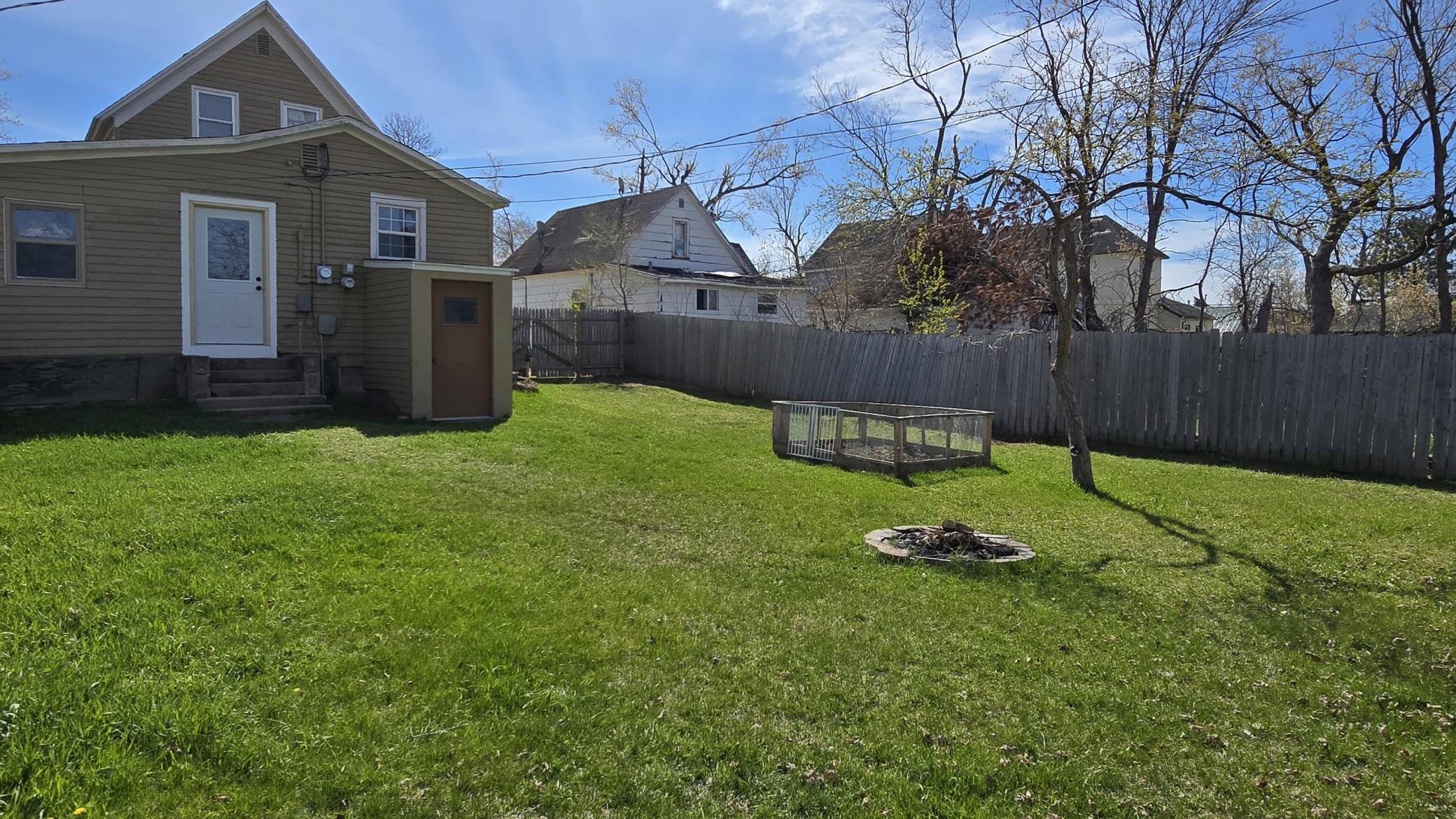 1910 single family home for sale at 913 Mississippi Avenue NW in Bemidji, MN — 4 bed, 1 bath (photo 20 of 22)