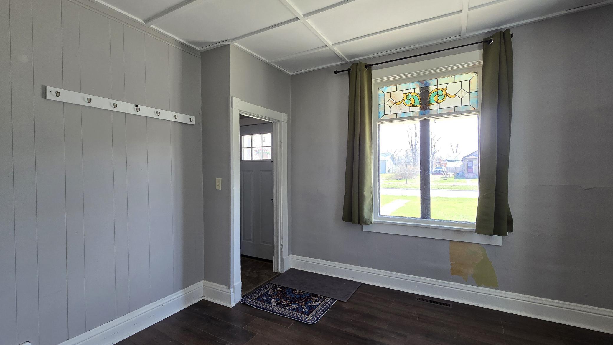 1910 single family home for sale at 913 Mississippi Avenue NW in Bemidji, MN — 4 bed, 1 bath (photo 3 of 22)