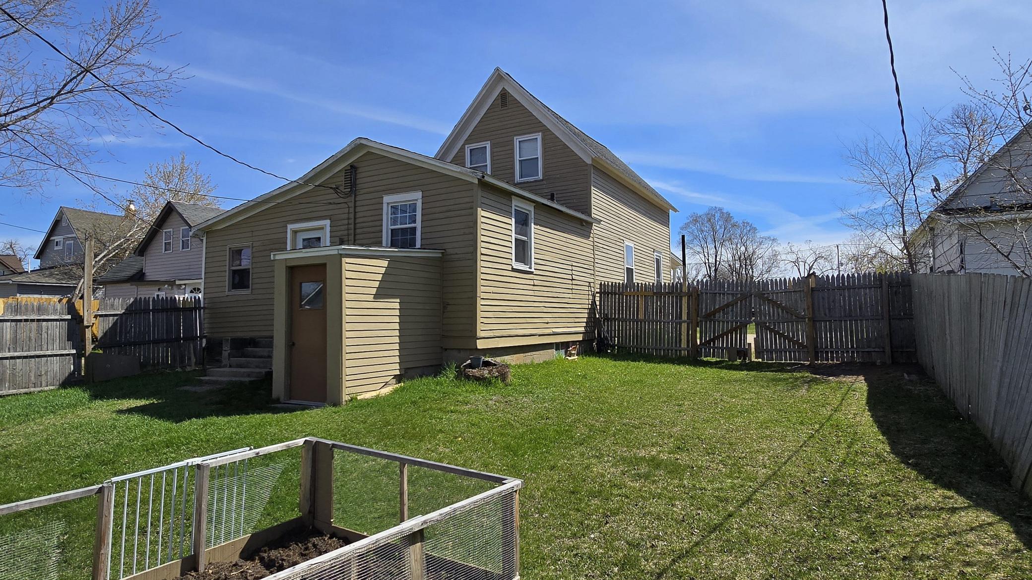1910 single family home for sale at 913 Mississippi Avenue NW in Bemidji, MN — 4 bed, 1 bath (photo 21 of 22)