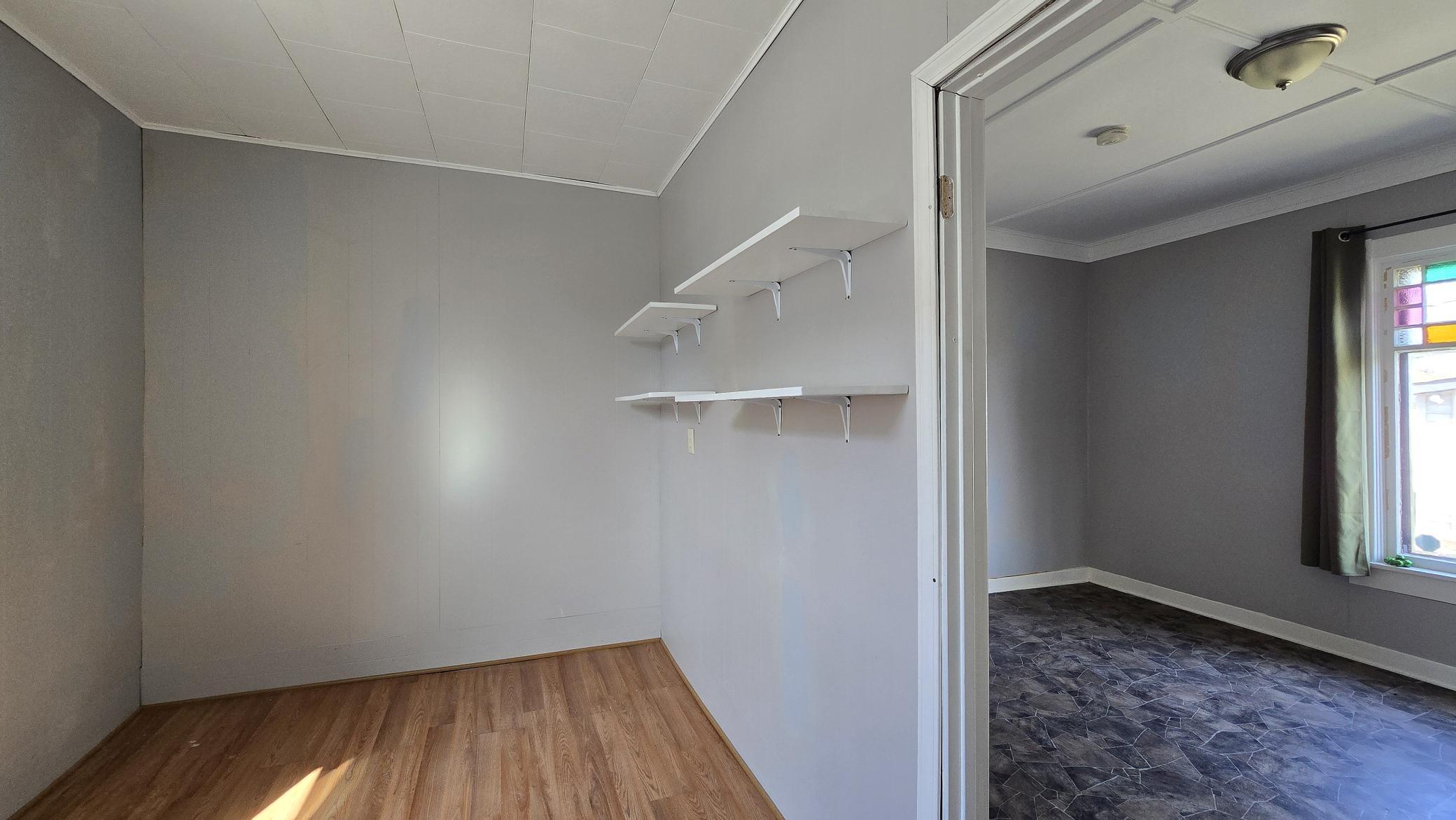 1910 single family home for sale at 913 Mississippi Avenue NW in Bemidji, MN — 4 bed, 1 bath (photo 6 of 22)