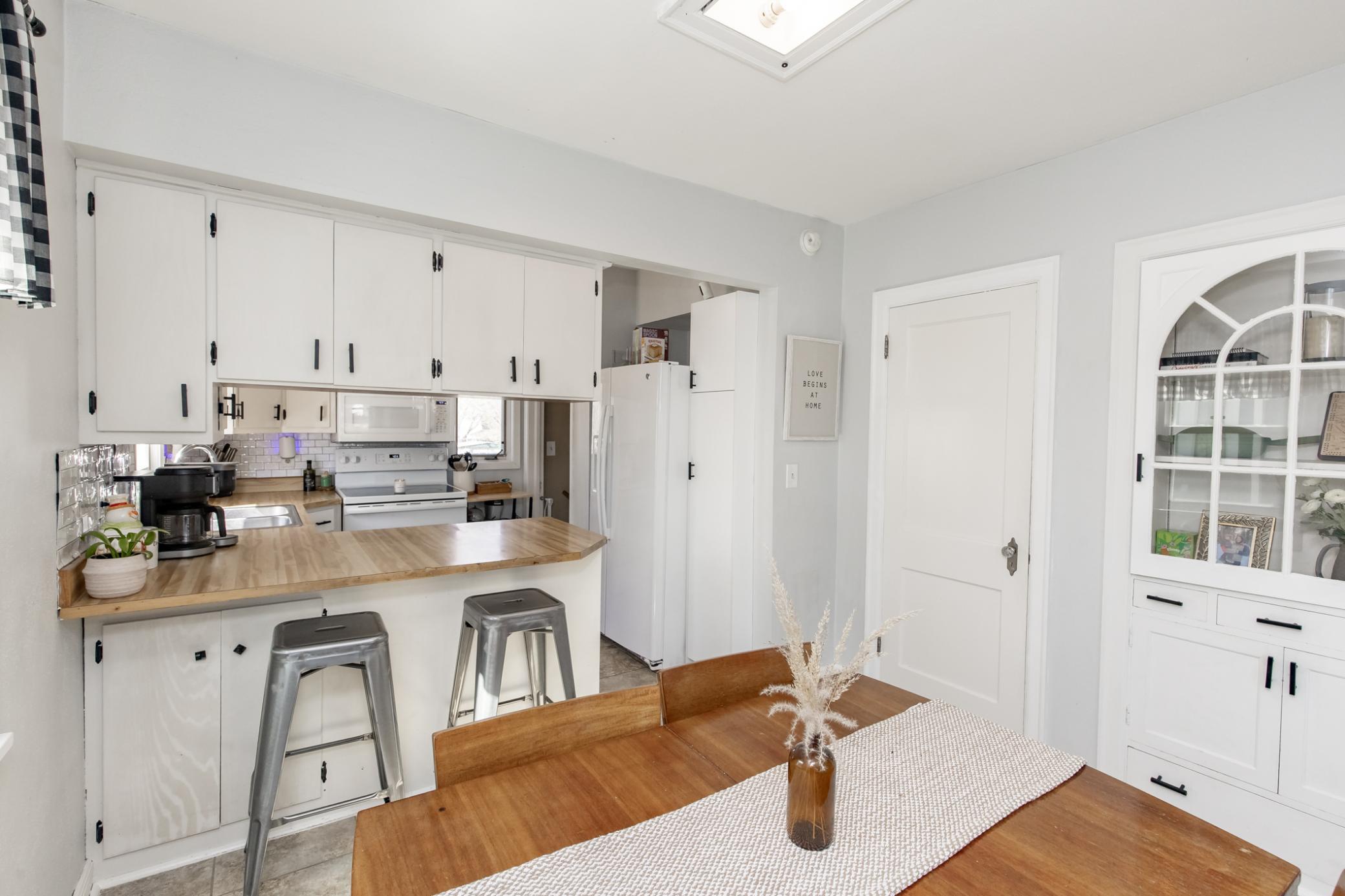 1937 single family home for sale at 1525 4th Avenue S in Fargo, ND — 4 bed, 2 bath (photo 14 of 53)