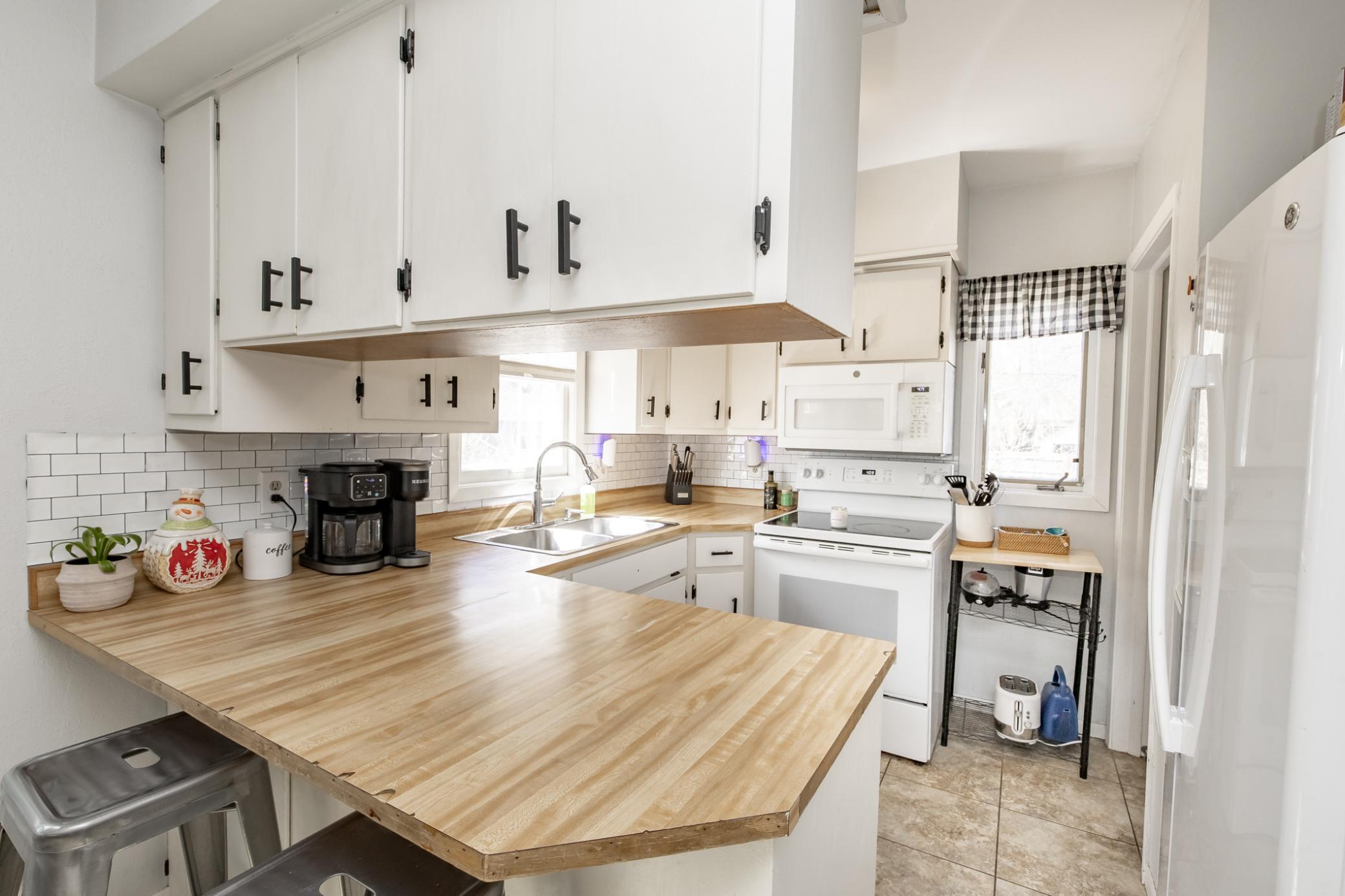 1937 single family home for sale at 1525 4th Avenue S in Fargo, ND — 4 bed, 2 bath (photo 15 of 53)