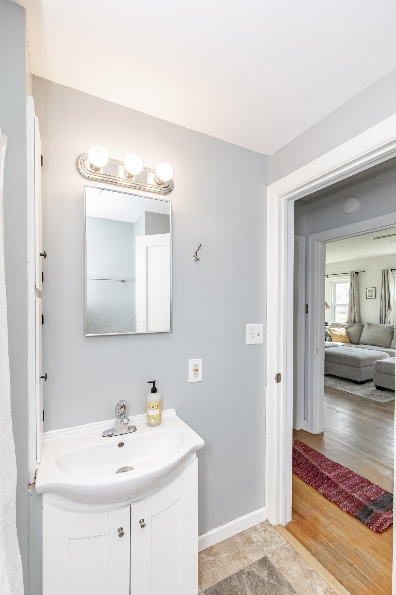 1937 single family home for sale at 1525 4th Avenue S in Fargo, ND — 4 bed, 2 bath (photo 24 of 53)