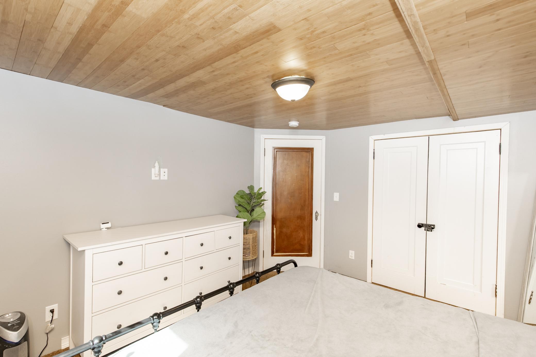 1937 single family home for sale at 1525 4th Avenue S in Fargo, ND — 4 bed, 2 bath (photo 39 of 53)