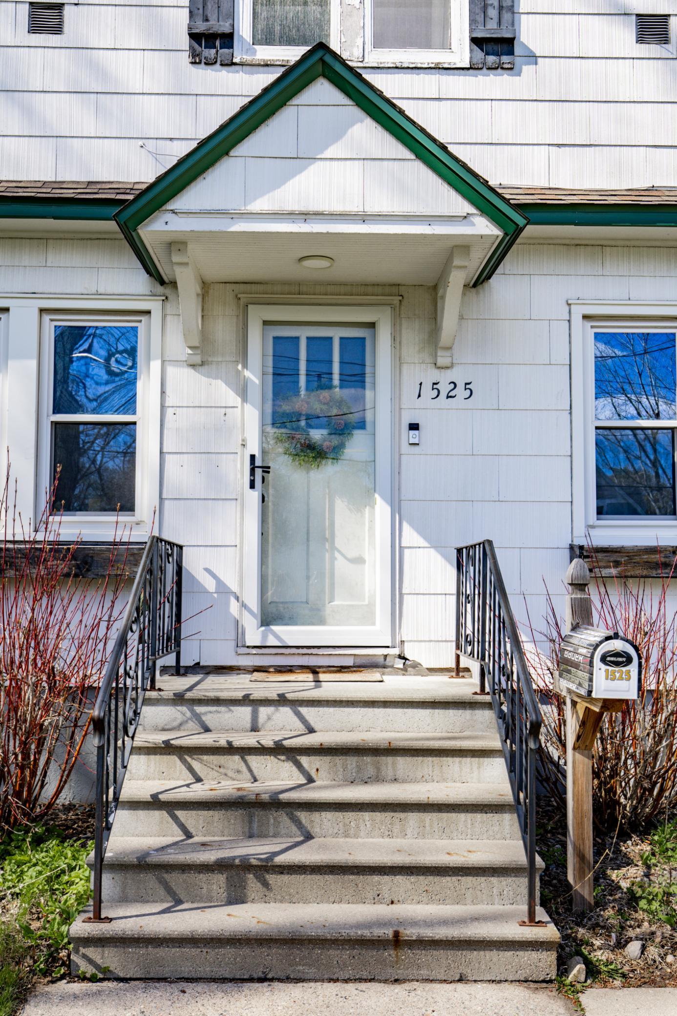 1937 single family home for sale at 1525 4th Avenue S in Fargo, ND — 4 bed, 2 bath (photo 5 of 53)