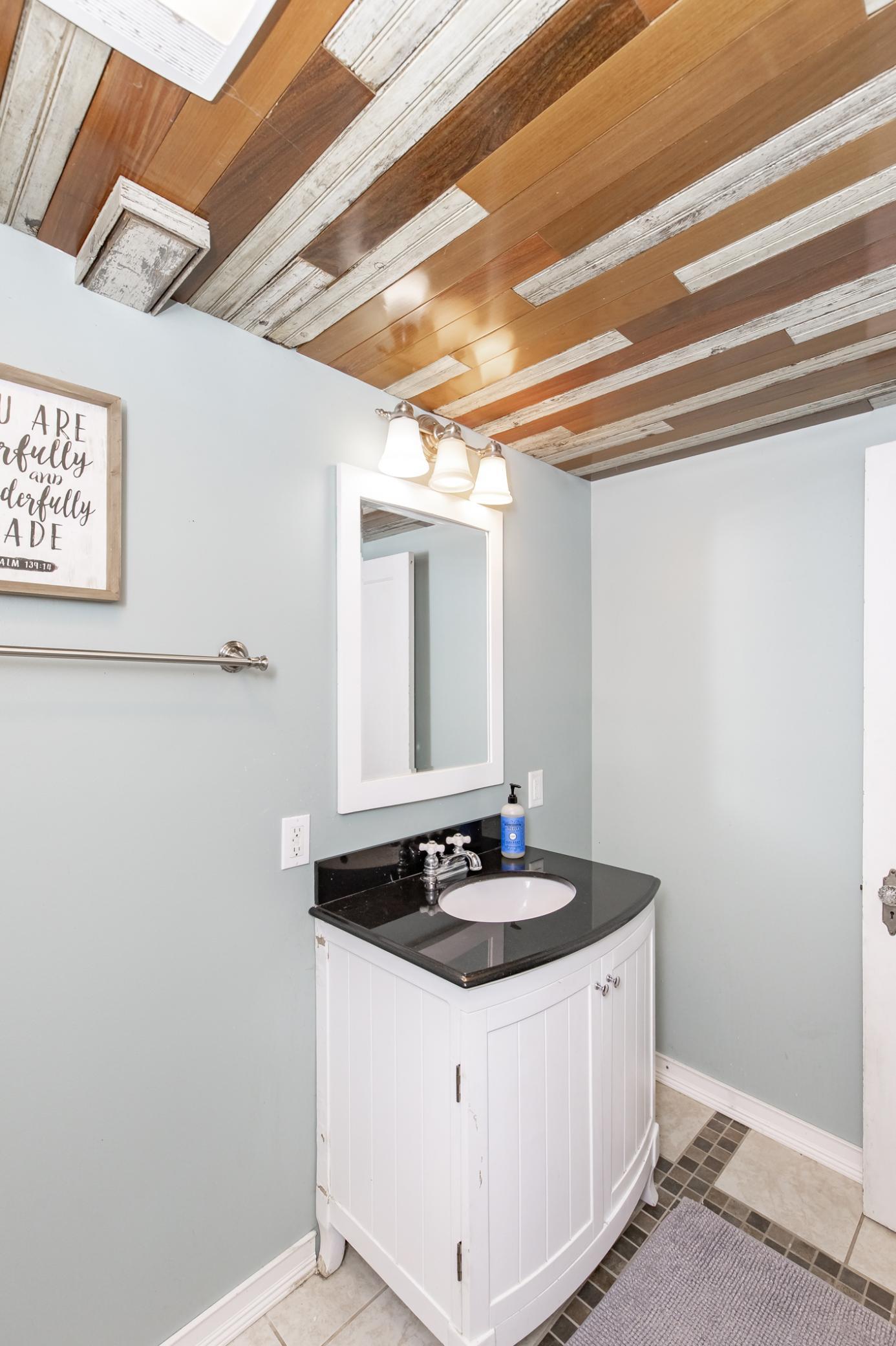 1937 single family home for sale at 1525 4th Avenue S in Fargo, ND — 4 bed, 2 bath (photo 42 of 53)