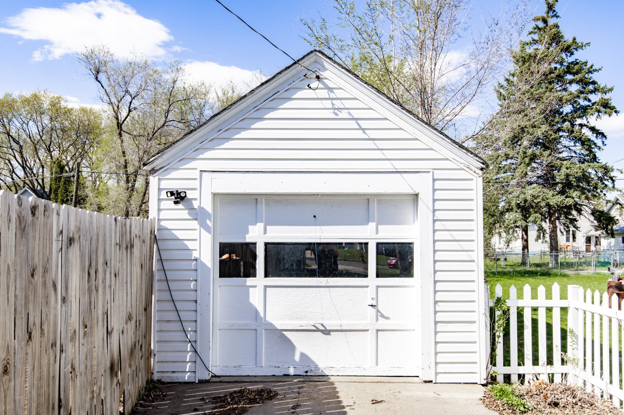 1937 single family home for sale at 1525 4th Avenue S in Fargo, ND — 4 bed, 2 bath (photo 46 of 53)