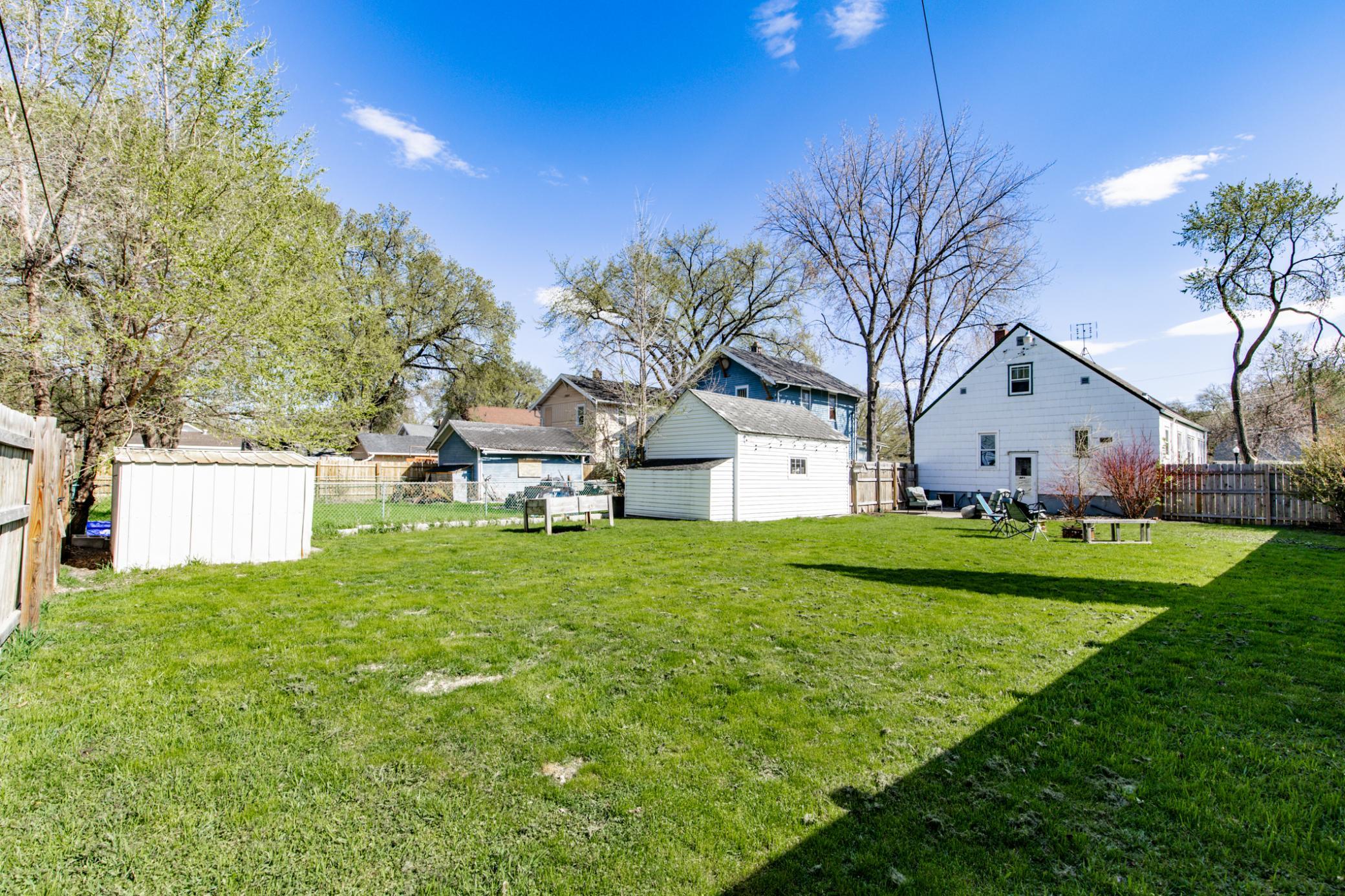 1937 single family home for sale at 1525 4th Avenue S in Fargo, ND — 4 bed, 2 bath (photo 50 of 53)