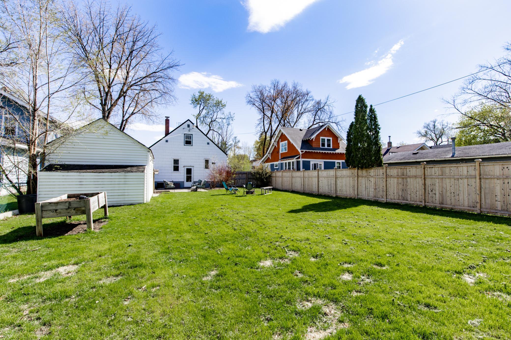 1937 single family home for sale at 1525 4th Avenue S in Fargo, ND — 4 bed, 2 bath (photo 51 of 53)