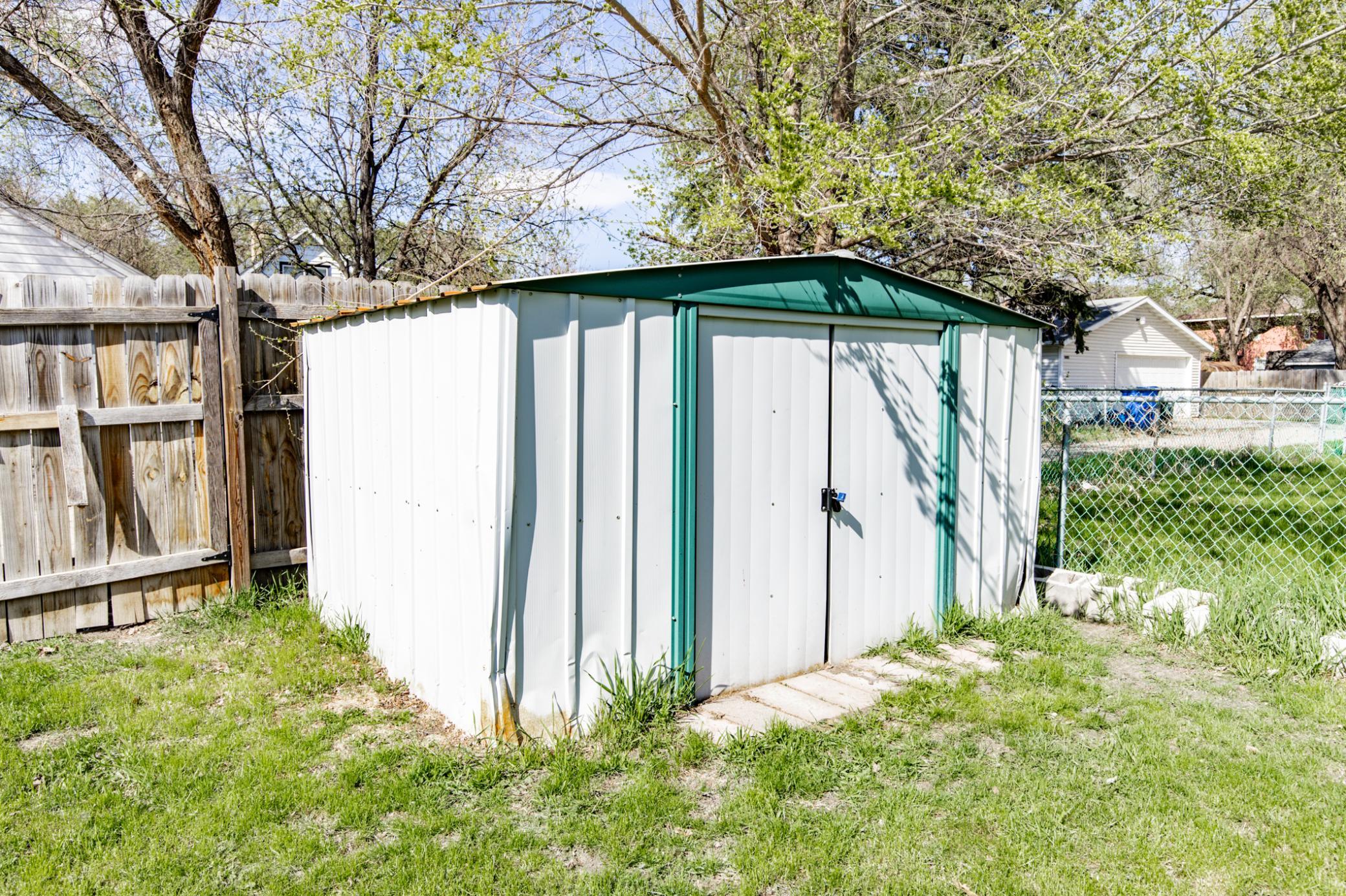 1937 single family home for sale at 1525 4th Avenue S in Fargo, ND — 4 bed, 2 bath (photo 52 of 53)