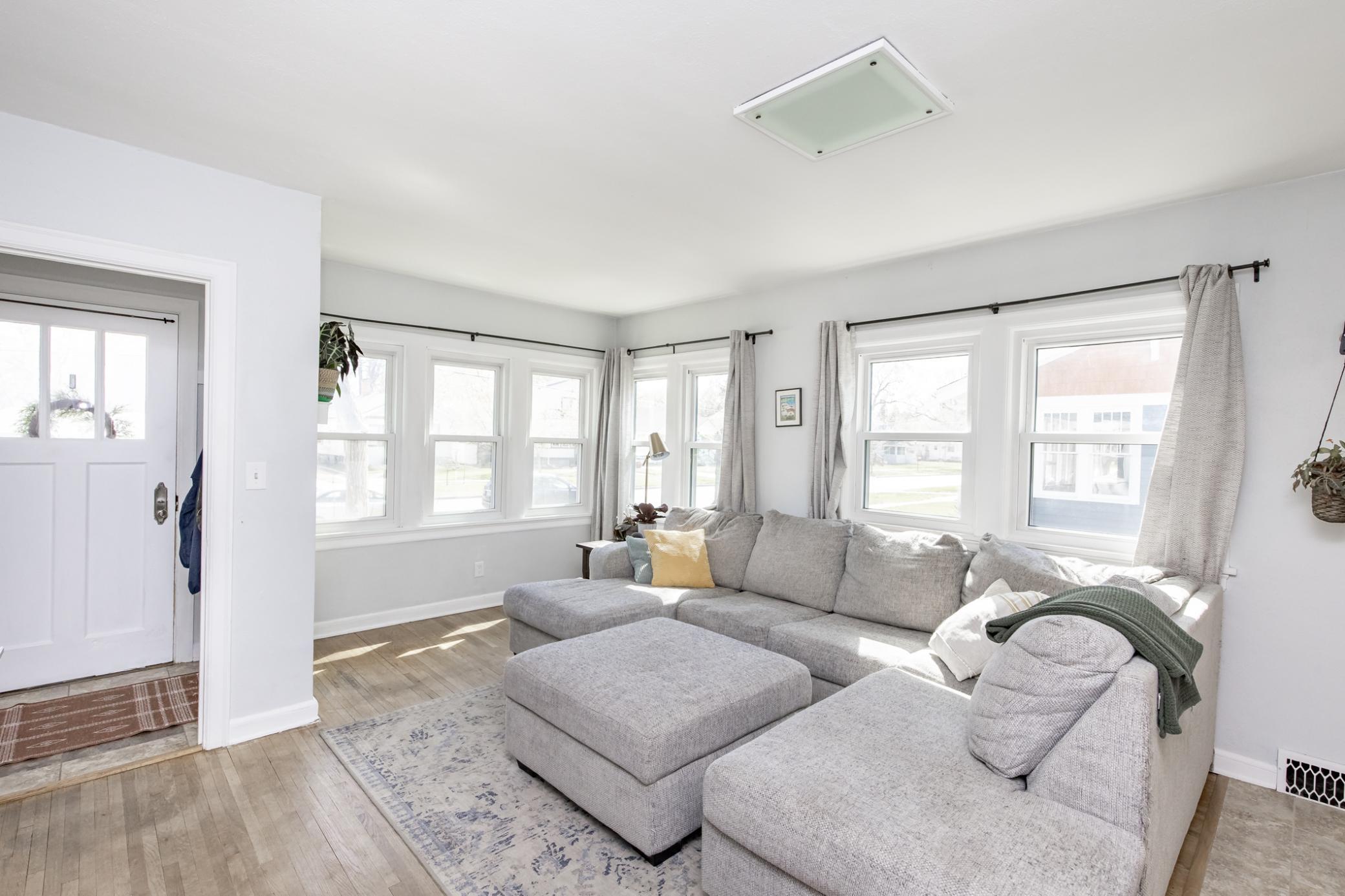 1937 single family home for sale at 1525 4th Avenue S in Fargo, ND — 4 bed, 2 bath (photo 7 of 53)