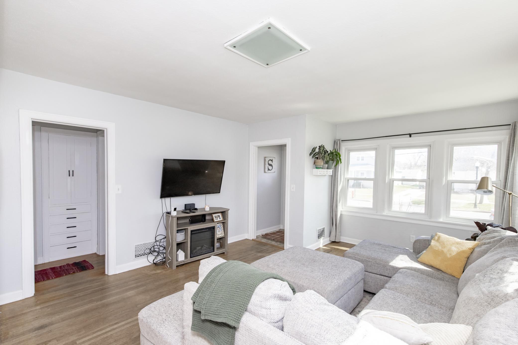 1937 single family home for sale at 1525 4th Avenue S in Fargo, ND — 4 bed, 2 bath (photo 8 of 53)