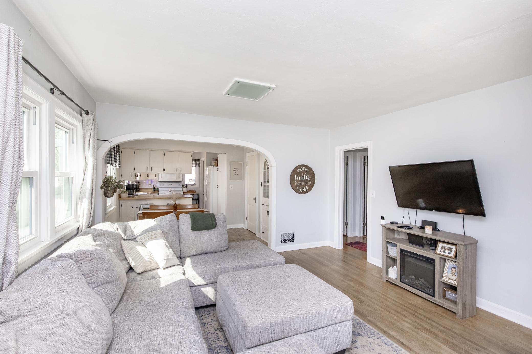 1937 single family home for sale at 1525 4th Avenue S in Fargo, ND — 4 bed, 2 bath (photo 9 of 53)