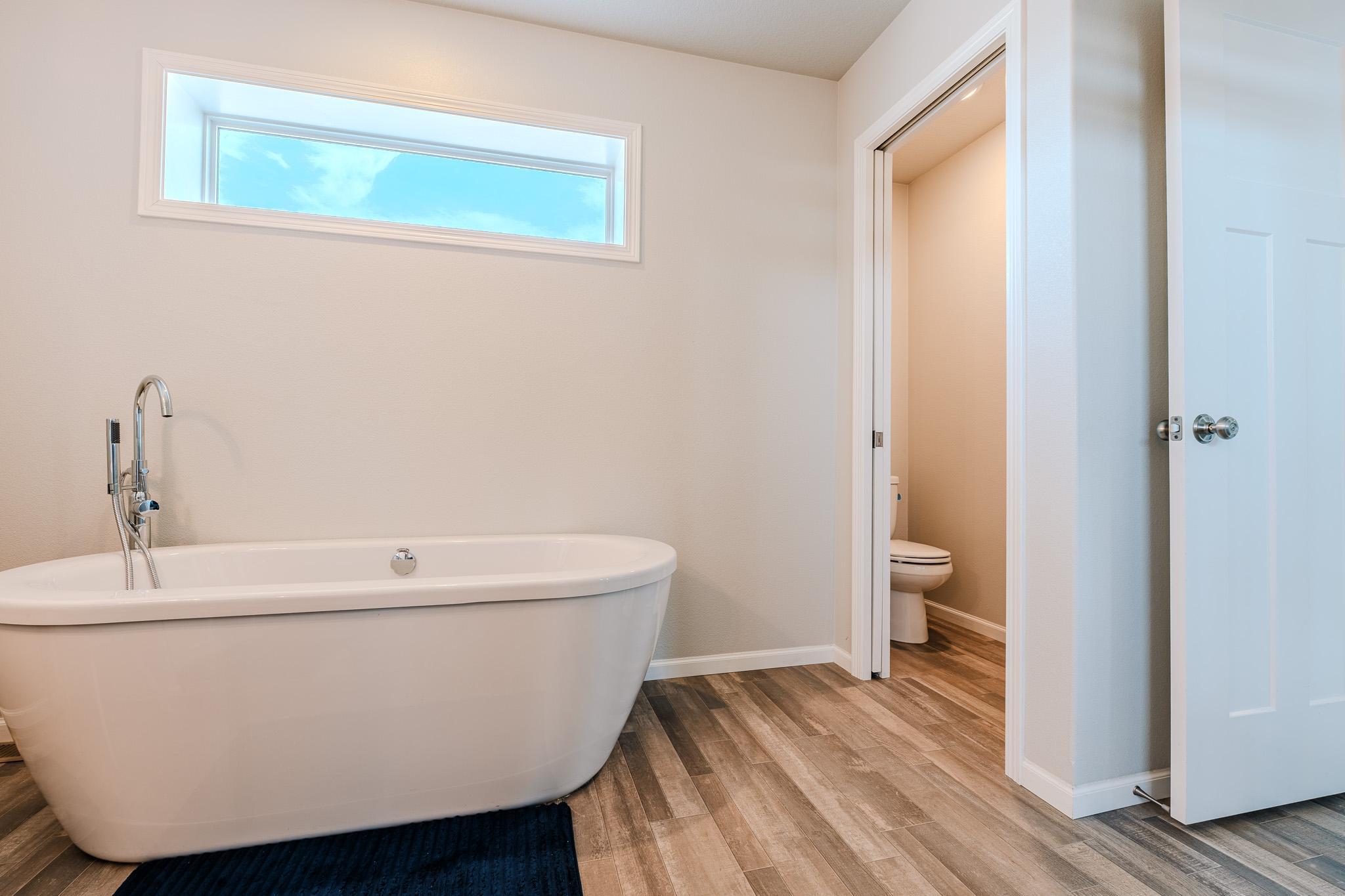 2018 single family home for sale at 5568 37th Avenue S in Fargo, ND — 4 bed, 4 bath (photo 17 of 39)