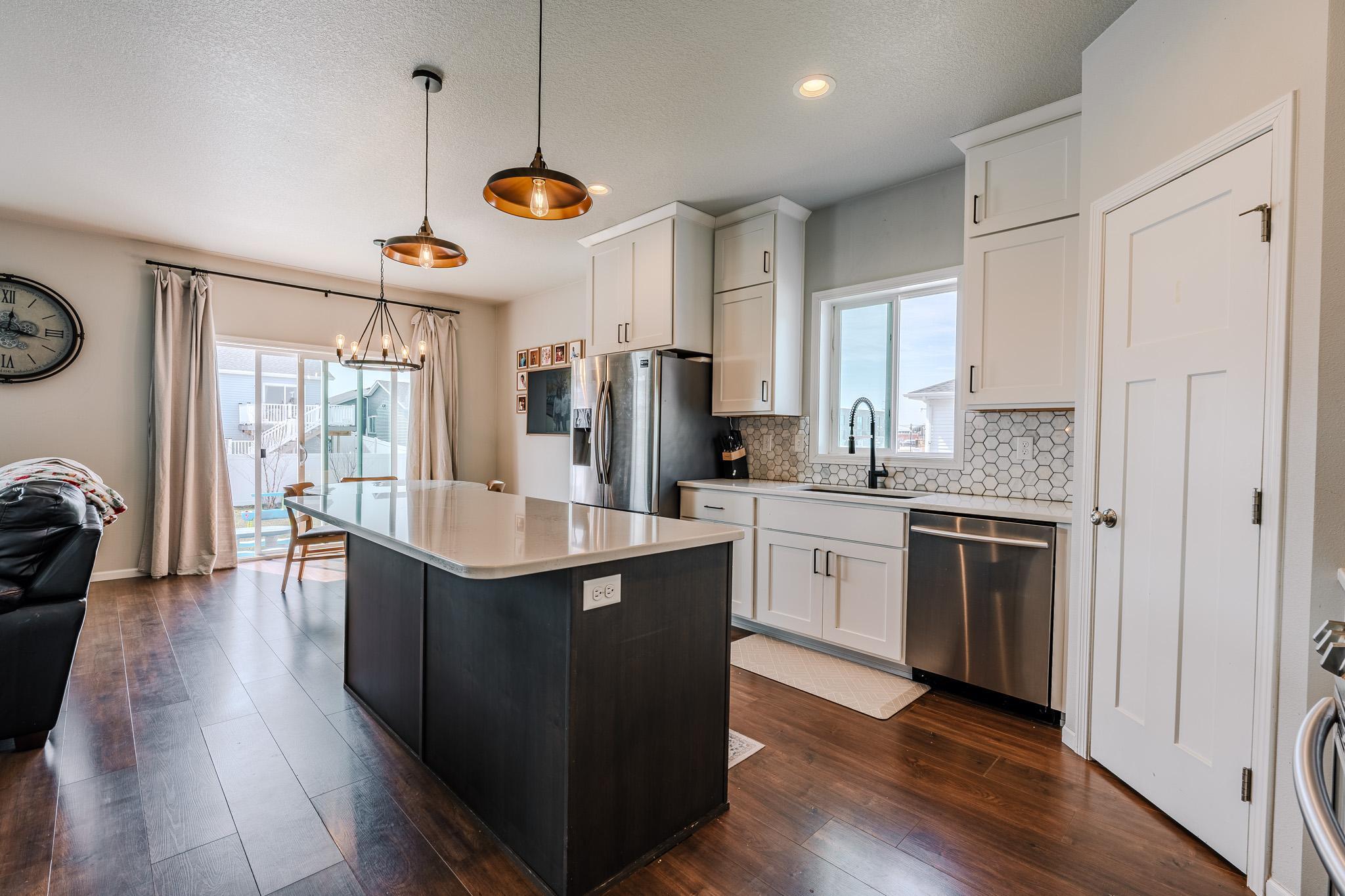 2018 single family home for sale at 5568 37th Avenue S in Fargo, ND — 4 bed, 4 bath (photo 9 of 39)