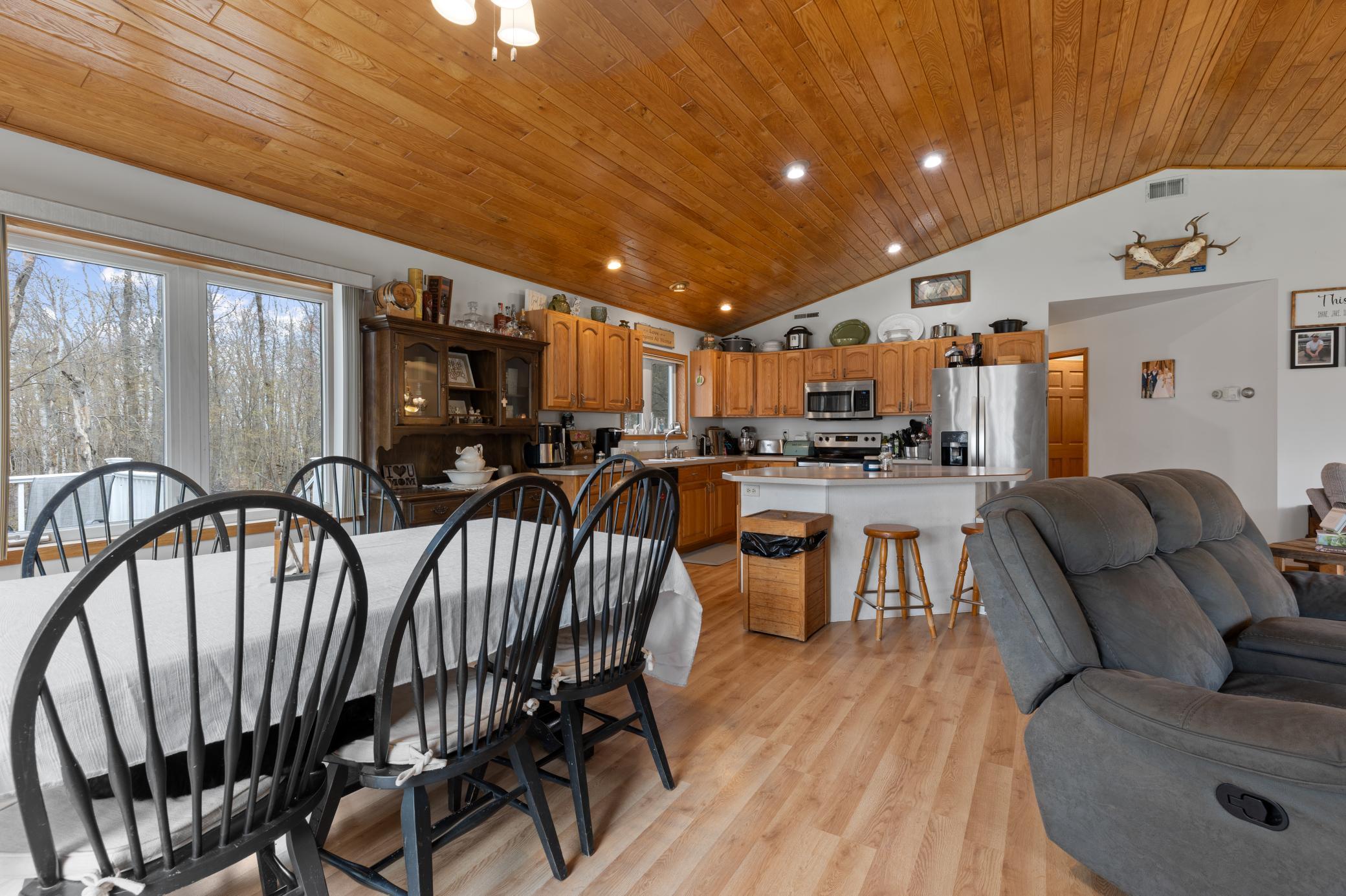 2000 single family home for sale at 15275 Demery Road in Brainerd, MN — 4 bed, 4 bath (photo 5 of 20)