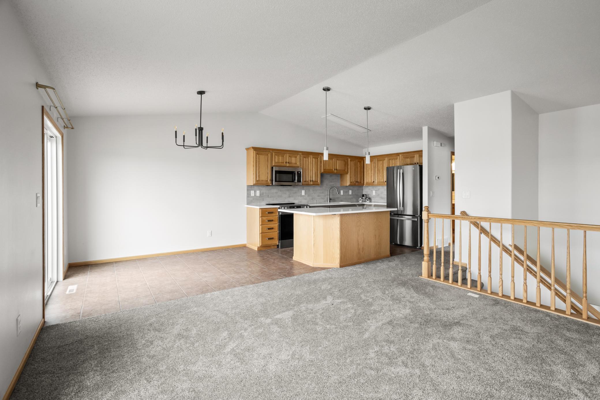 2006 twin home for sale at 1113 39th Avenue S in Moorhead, MN — 3 bed, 2 bath (photo 11 of 38)