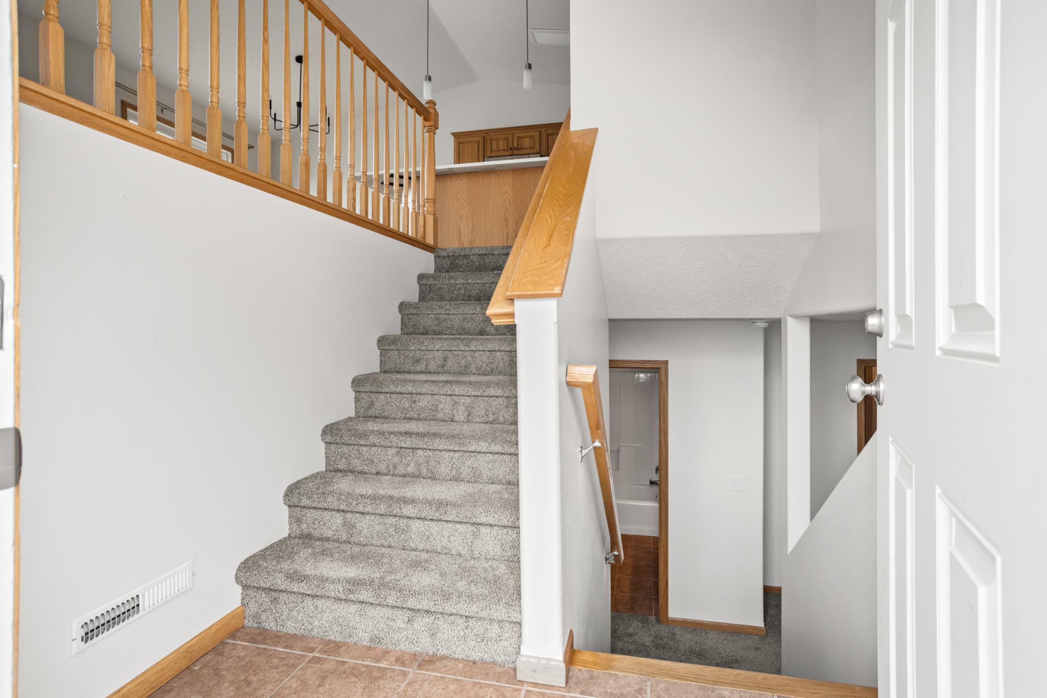 2006 twin home for sale at 1113 39th Avenue S in Moorhead, MN — 3 bed, 2 bath (photo 12 of 38)