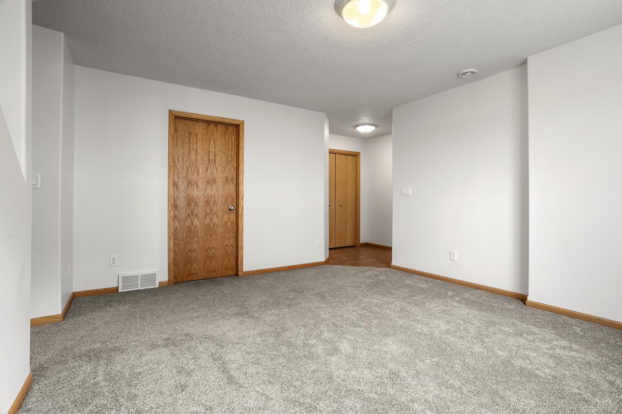 2006 twin home for sale at 1113 39th Avenue S in Moorhead, MN — 3 bed, 2 bath (photo 21 of 38)