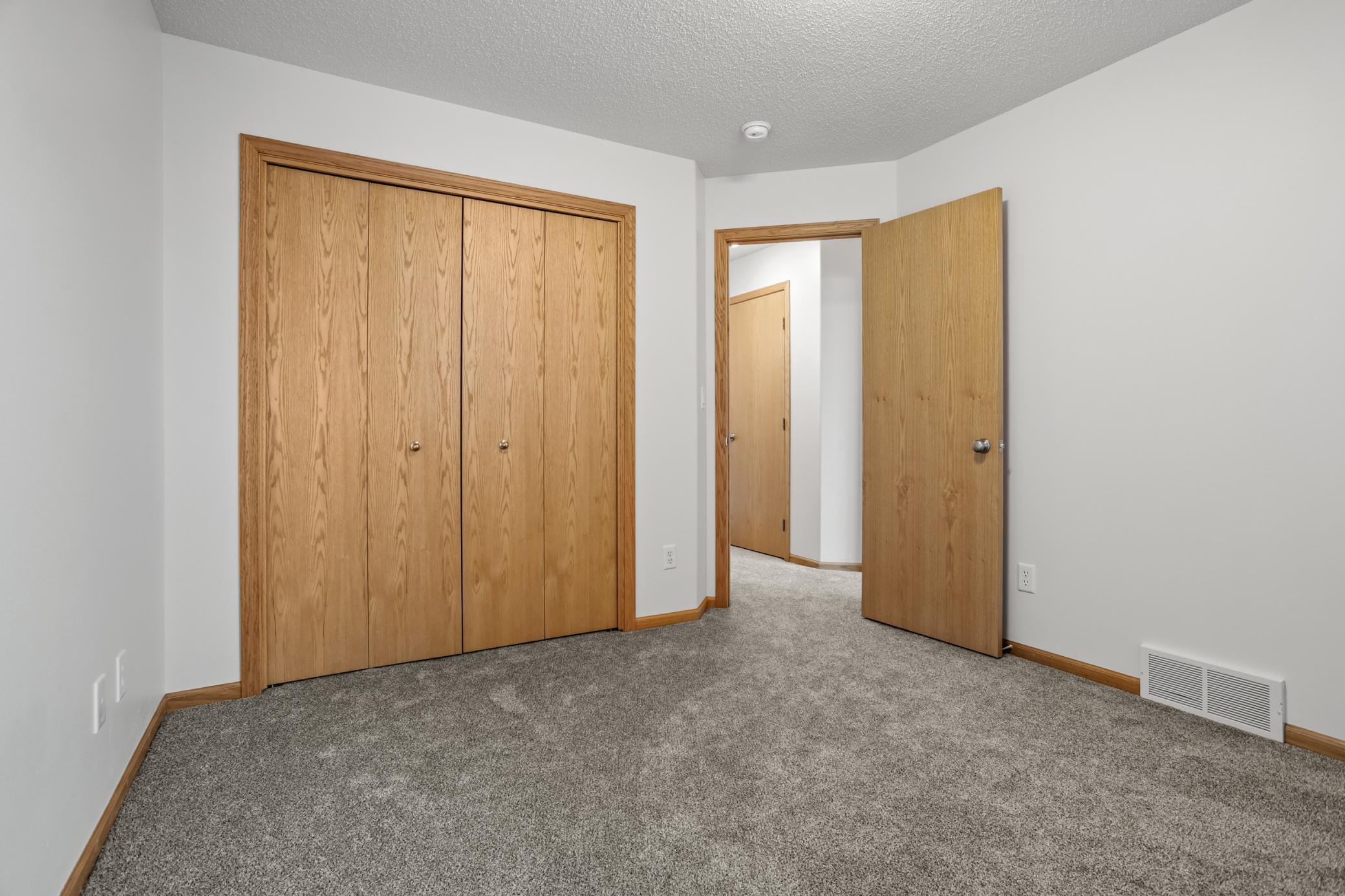 2006 twin home for sale at 1113 39th Avenue S in Moorhead, MN — 3 bed, 2 bath (photo 26 of 38)