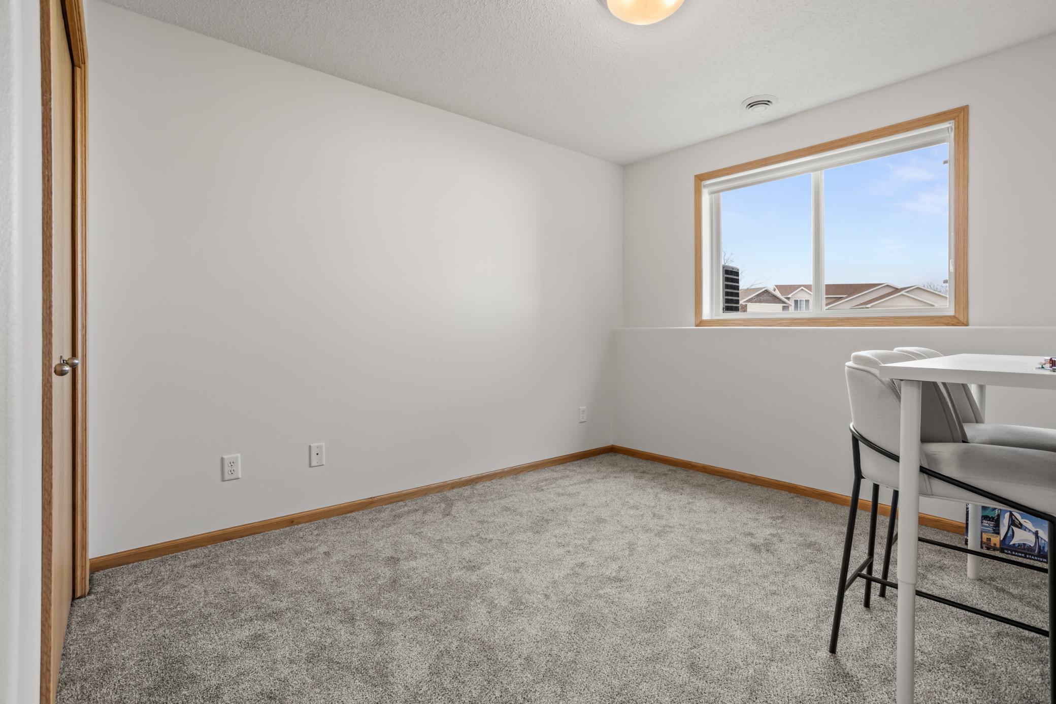 2006 twin home for sale at 1113 39th Avenue S in Moorhead, MN — 3 bed, 2 bath (photo 27 of 38)