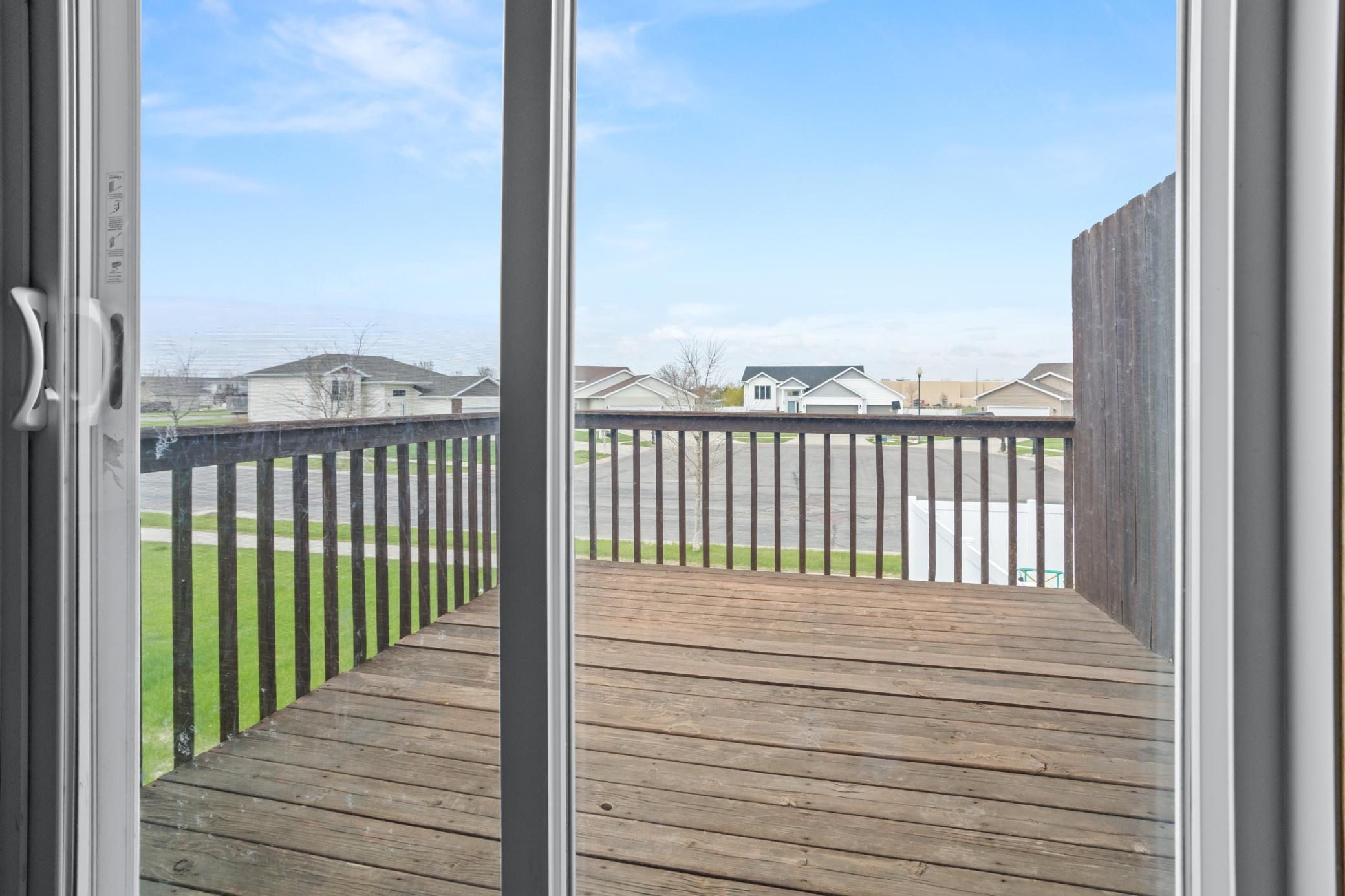 2006 twin home for sale at 1113 39th Avenue S in Moorhead, MN — 3 bed, 2 bath (photo 33 of 38)