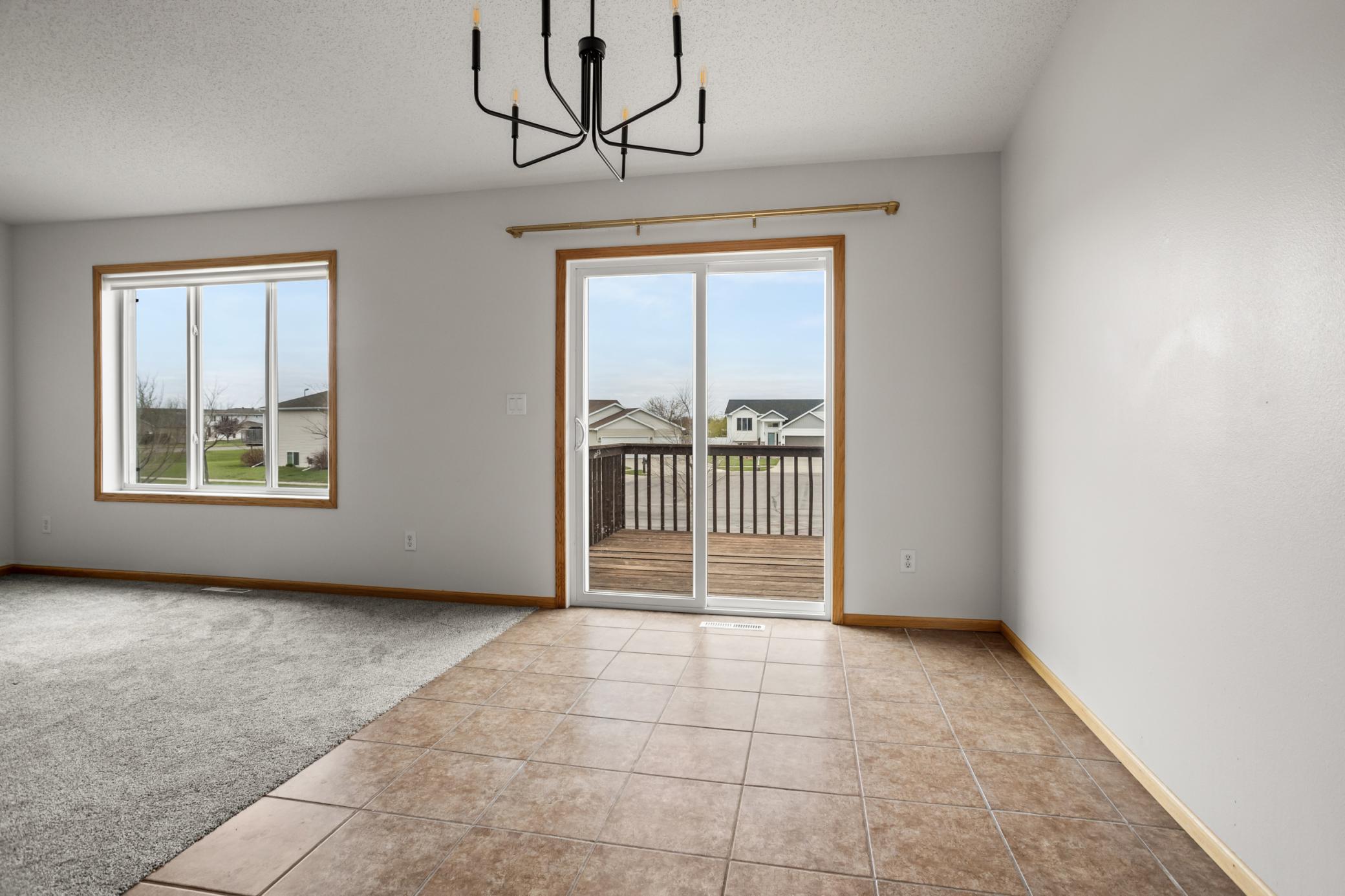 2006 twin home for sale at 1113 39th Avenue S in Moorhead, MN — 3 bed, 2 bath (photo 7 of 38)