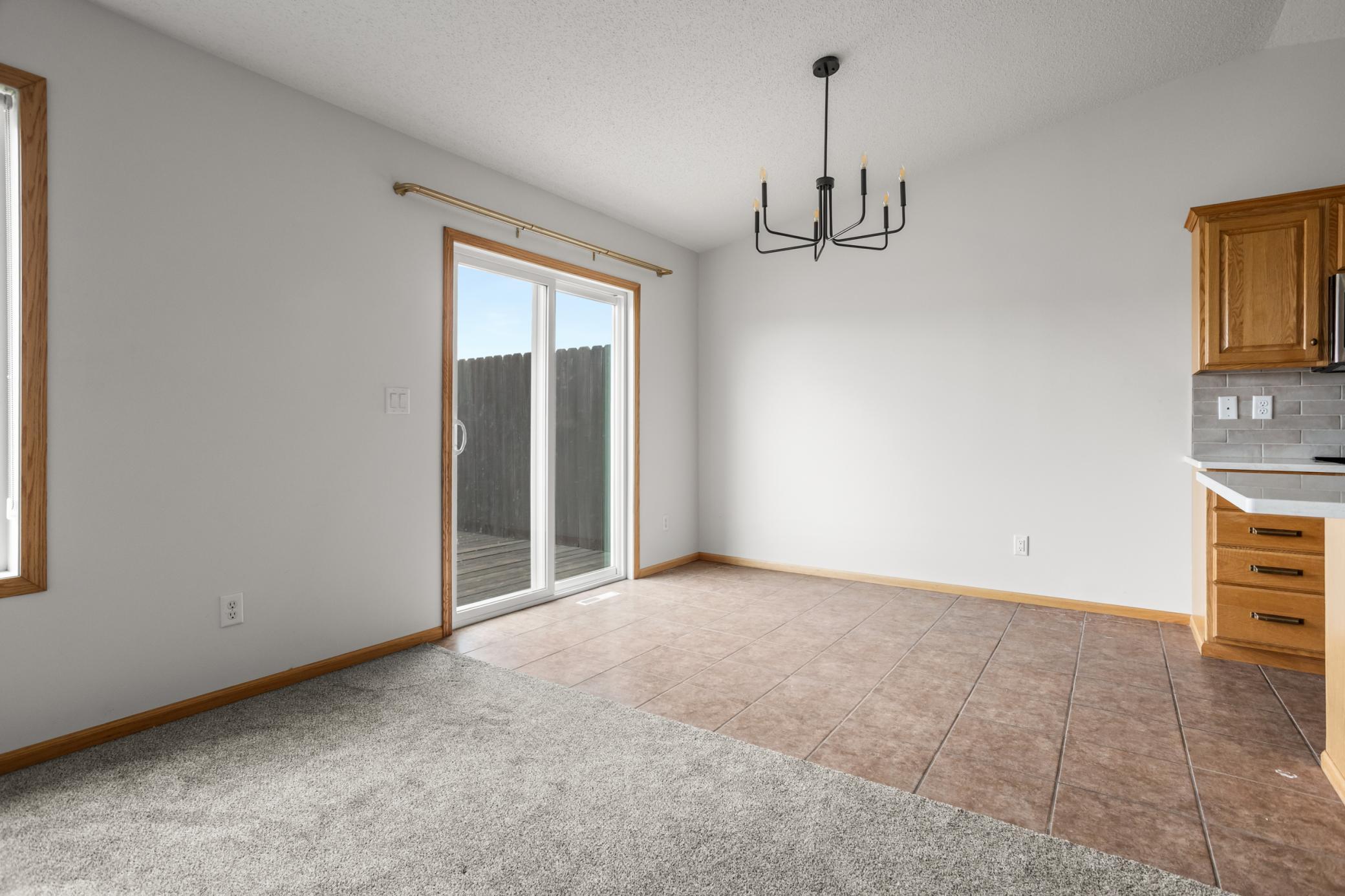 2006 twin home for sale at 1113 39th Avenue S in Moorhead, MN — 3 bed, 2 bath (photo 8 of 38)