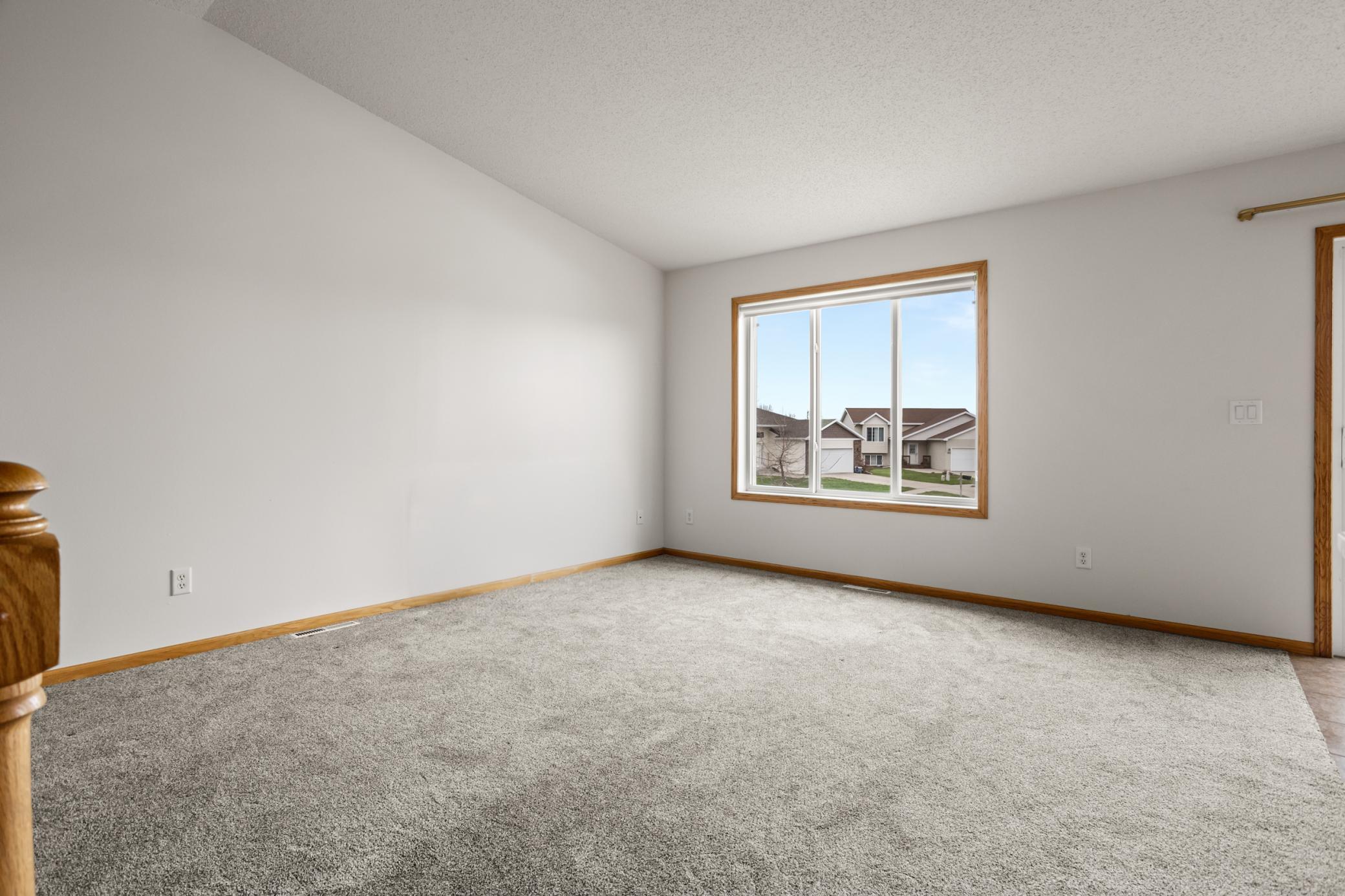 2006 twin home for sale at 1113 39th Avenue S in Moorhead, MN — 3 bed, 2 bath (photo 10 of 38)
