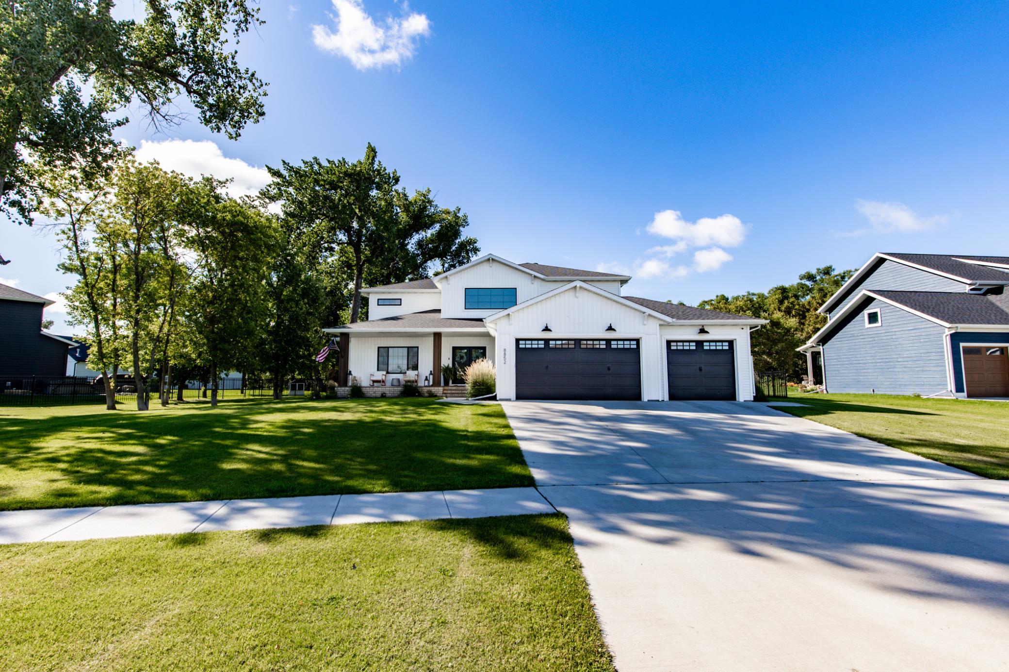 2020 single family home for sale at 8852 Lost River Road in Horace, ND — 6 bed, 4 bath