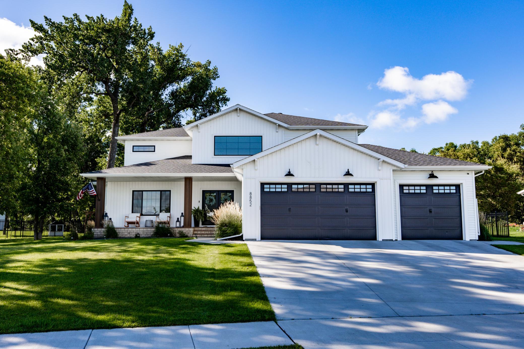 2020 single family home for sale at 8852 Lost River Road in Horace, ND — 6 bed, 4 bath (photo 2 of 95)