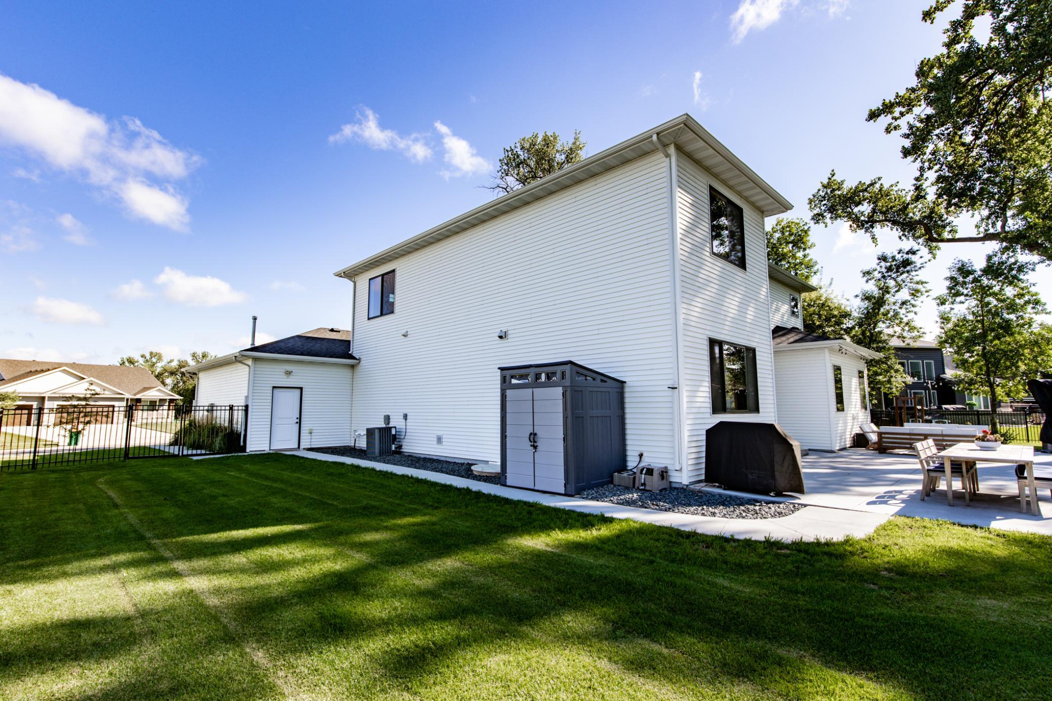 2020 single family home for sale at 8852 Lost River Road in Horace, ND — 6 bed, 4 bath (photo 11 of 95)