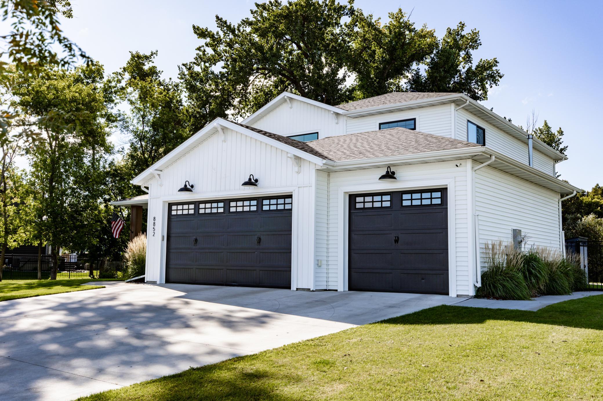 2020 single family home for sale at 8852 Lost River Road in Horace, ND — 6 bed, 4 bath (photo 3 of 95)