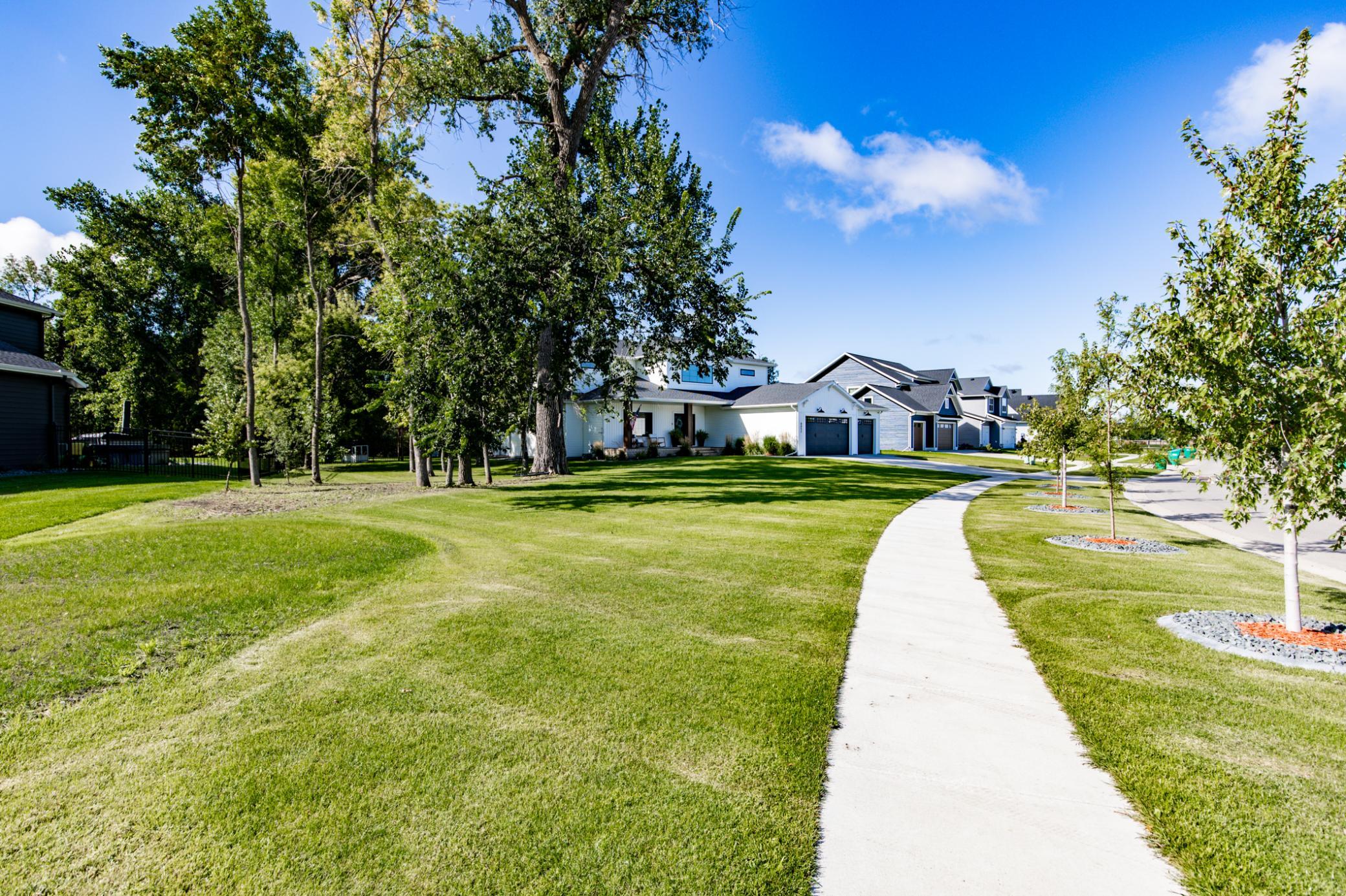 2020 single family home for sale at 8852 Lost River Road in Horace, ND — 6 bed, 4 bath (photo 5 of 95)