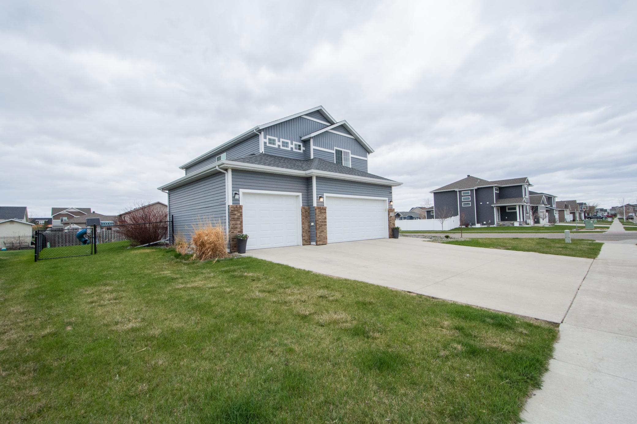 2009 42nd Street S, Moorhead MN 56560 - Photo 2 of 53