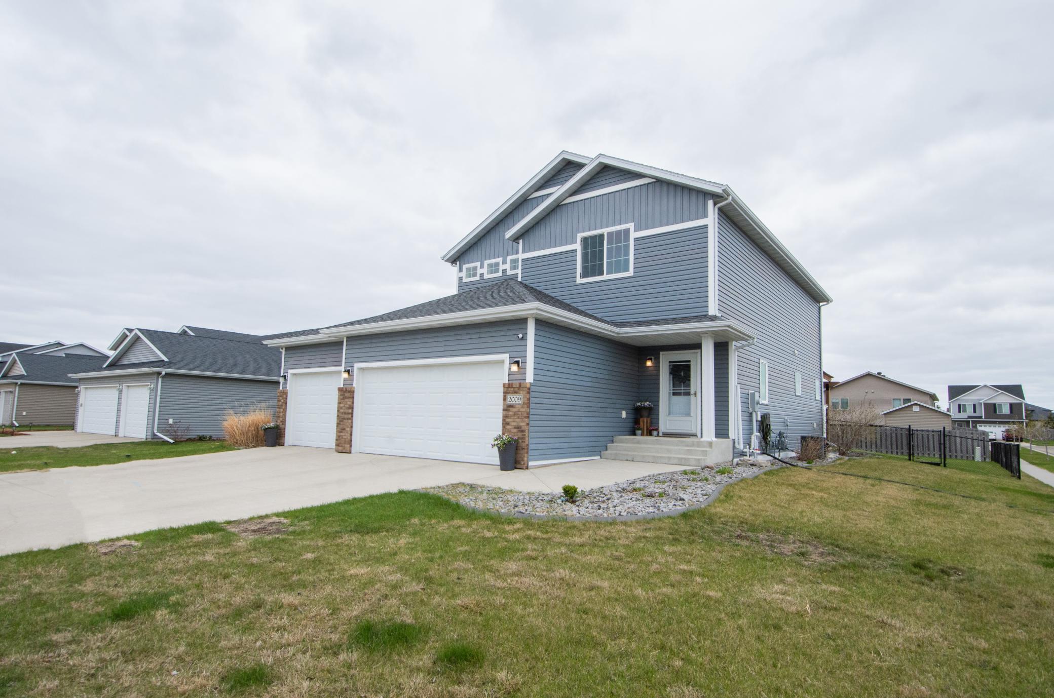 2009 42nd Street S, Moorhead MN 56560 - Photo 3 of 53