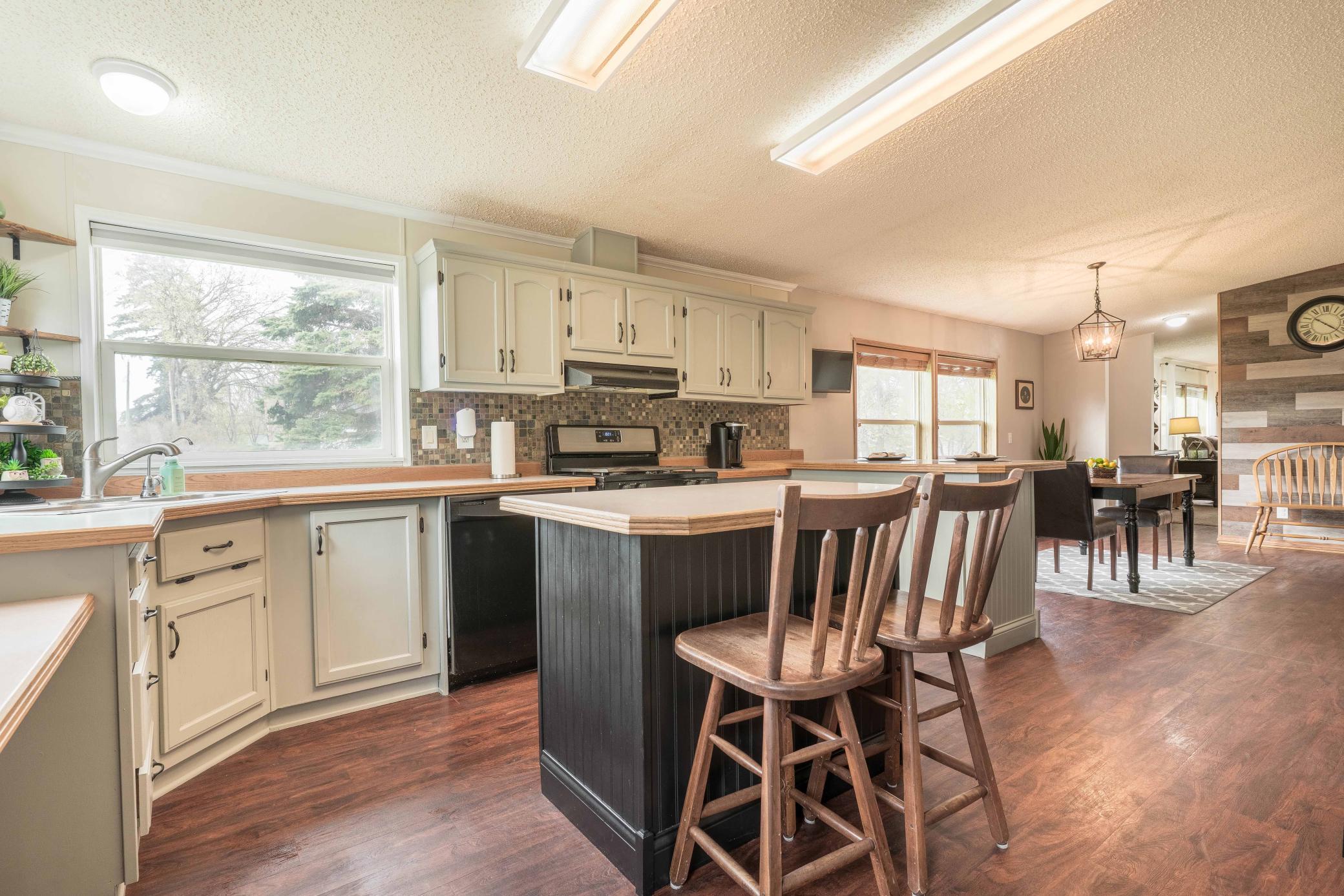 2002 single family home for sale at 211 E Central Avenue in Clitherall, MN — 3 bed, 2 bath (photo 11 of 57)