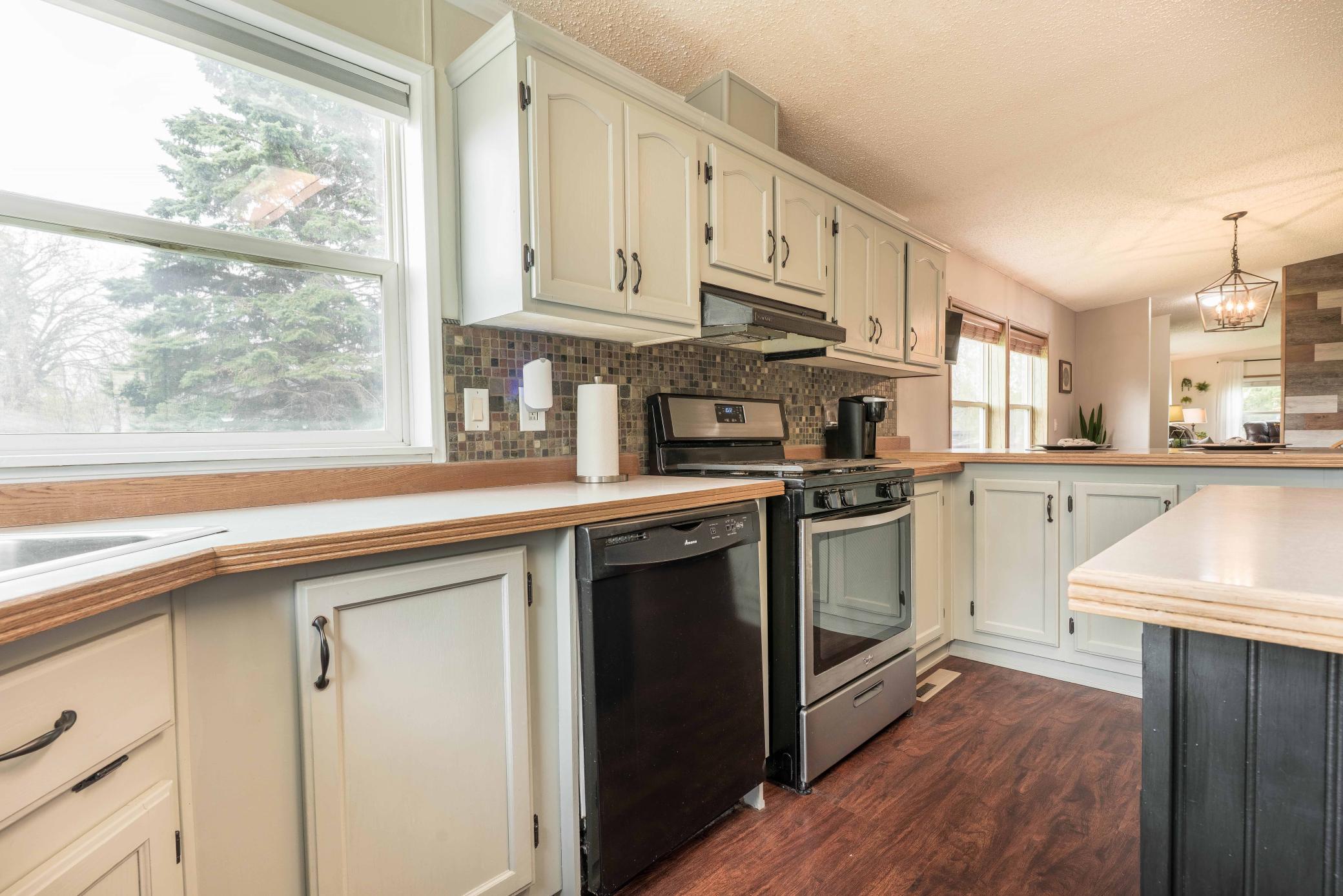 2002 single family home for sale at 211 E Central Avenue in Clitherall, MN — 3 bed, 2 bath (photo 14 of 57)