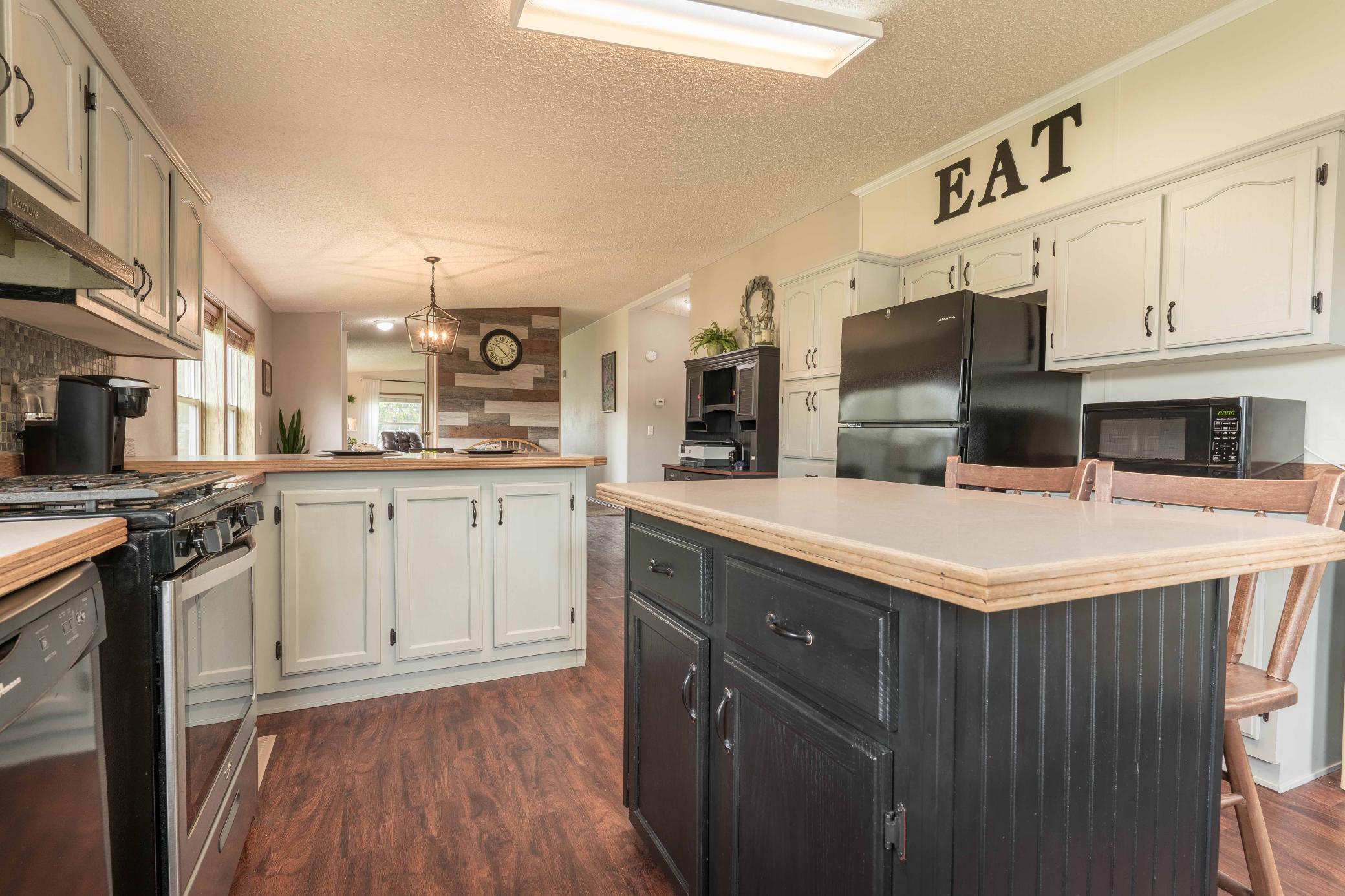 2002 single family home for sale at 211 E Central Avenue in Clitherall, MN — 3 bed, 2 bath (photo 15 of 57)
