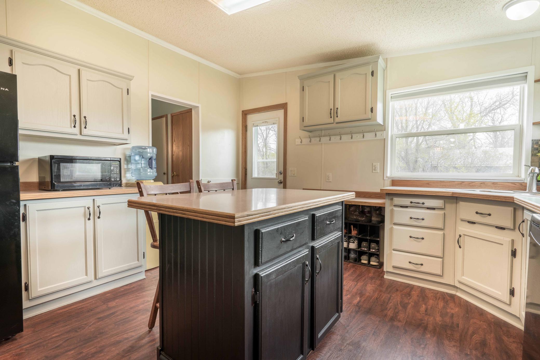 2002 single family home for sale at 211 E Central Avenue in Clitherall, MN — 3 bed, 2 bath (photo 16 of 57)