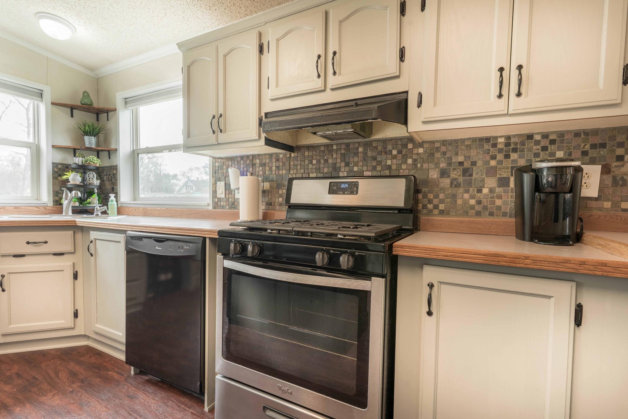 2002 single family home for sale at 211 E Central Avenue in Clitherall, MN — 3 bed, 2 bath (photo 17 of 57)