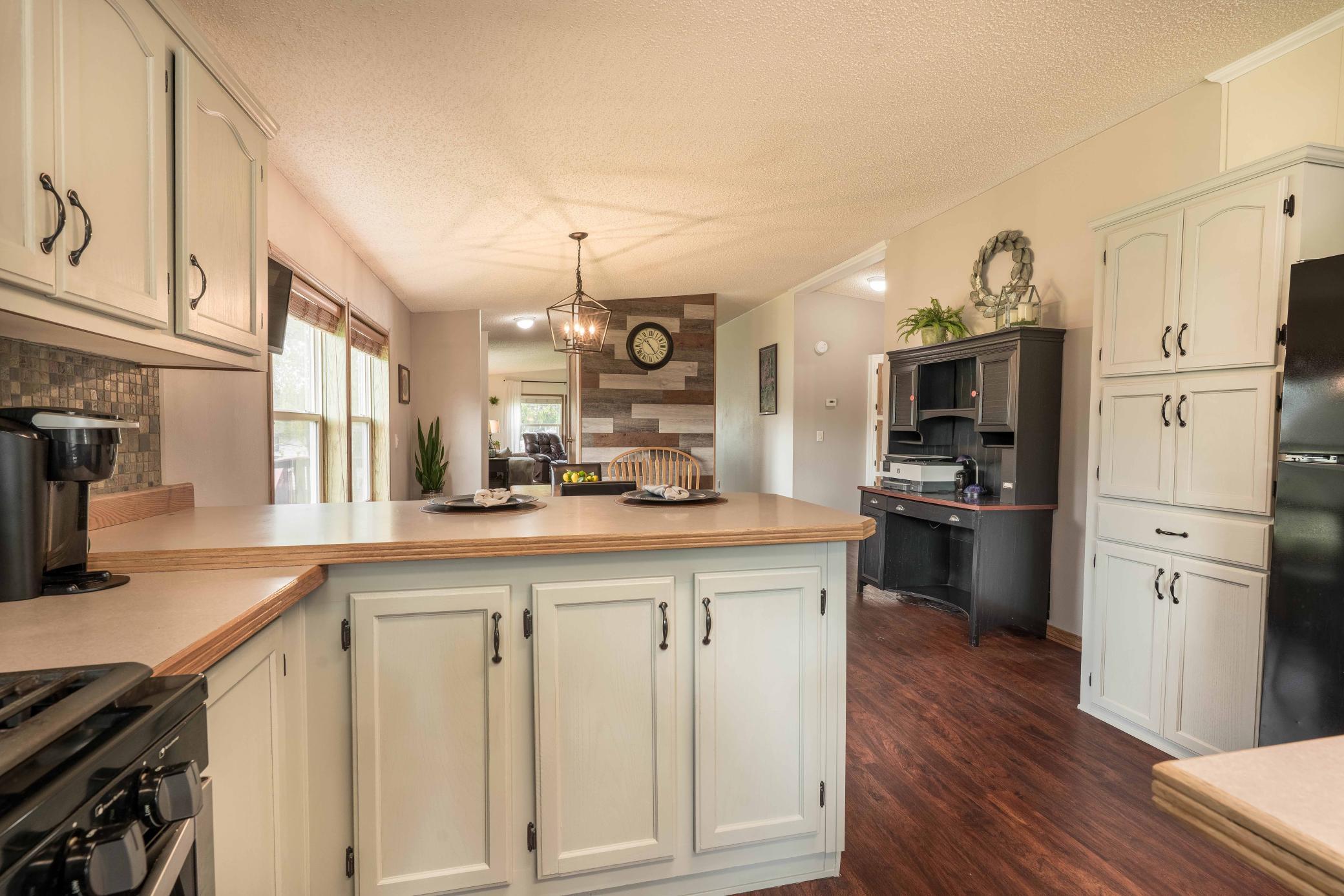 2002 single family home for sale at 211 E Central Avenue in Clitherall, MN — 3 bed, 2 bath (photo 18 of 57)