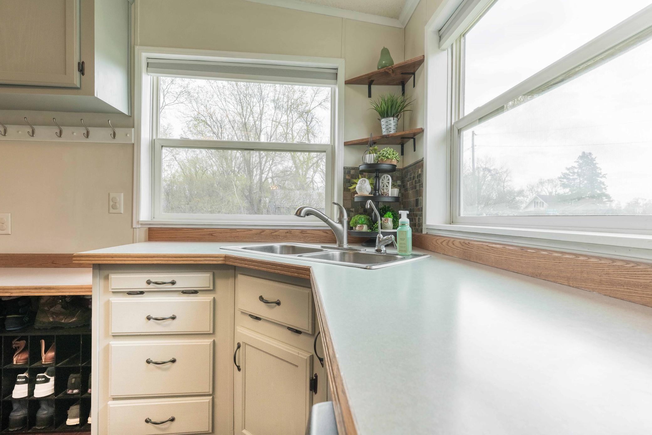 2002 single family home for sale at 211 E Central Avenue in Clitherall, MN — 3 bed, 2 bath (photo 19 of 57)