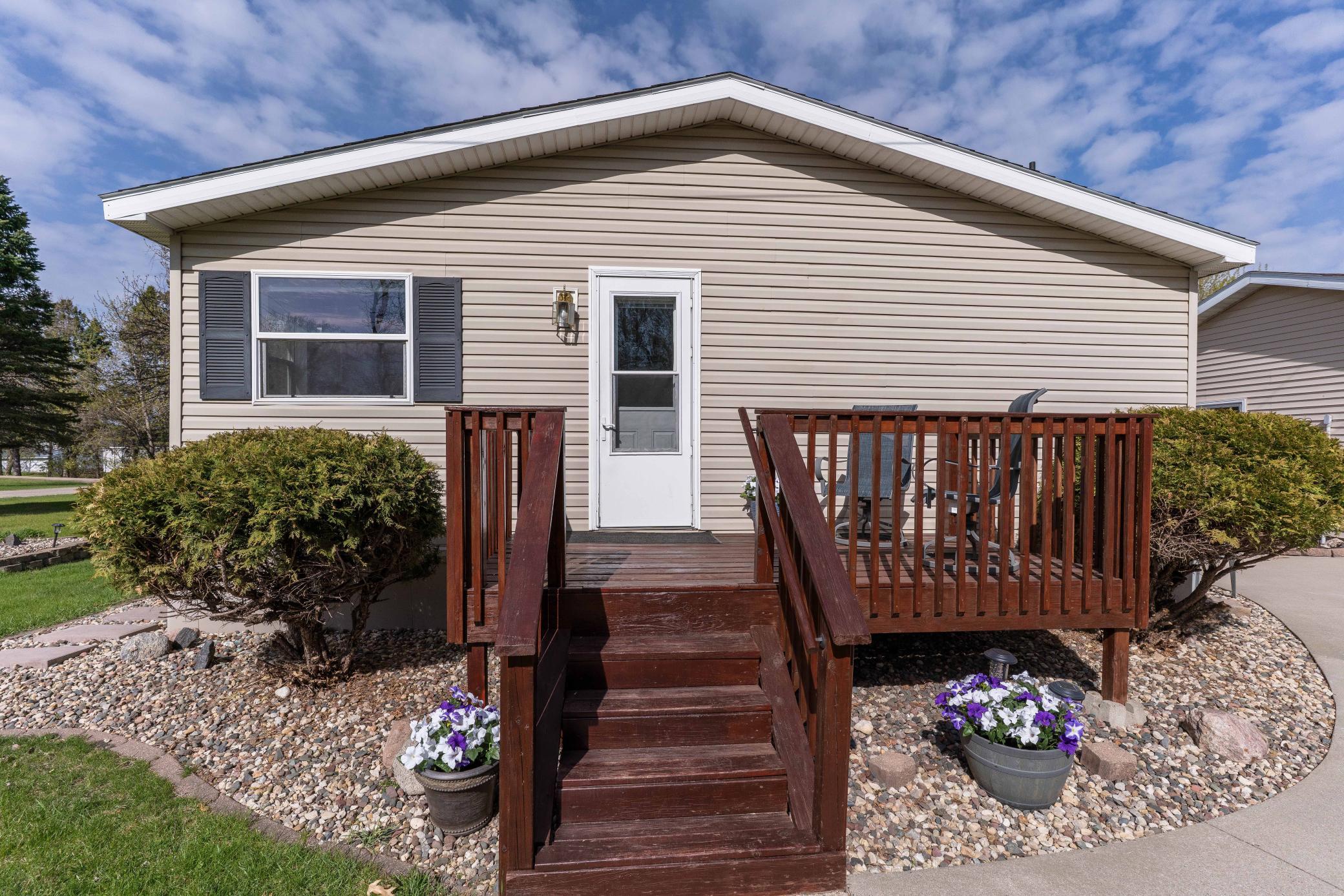 2002 single family home for sale at 211 E Central Avenue in Clitherall, MN — 3 bed, 2 bath (photo 4 of 57)