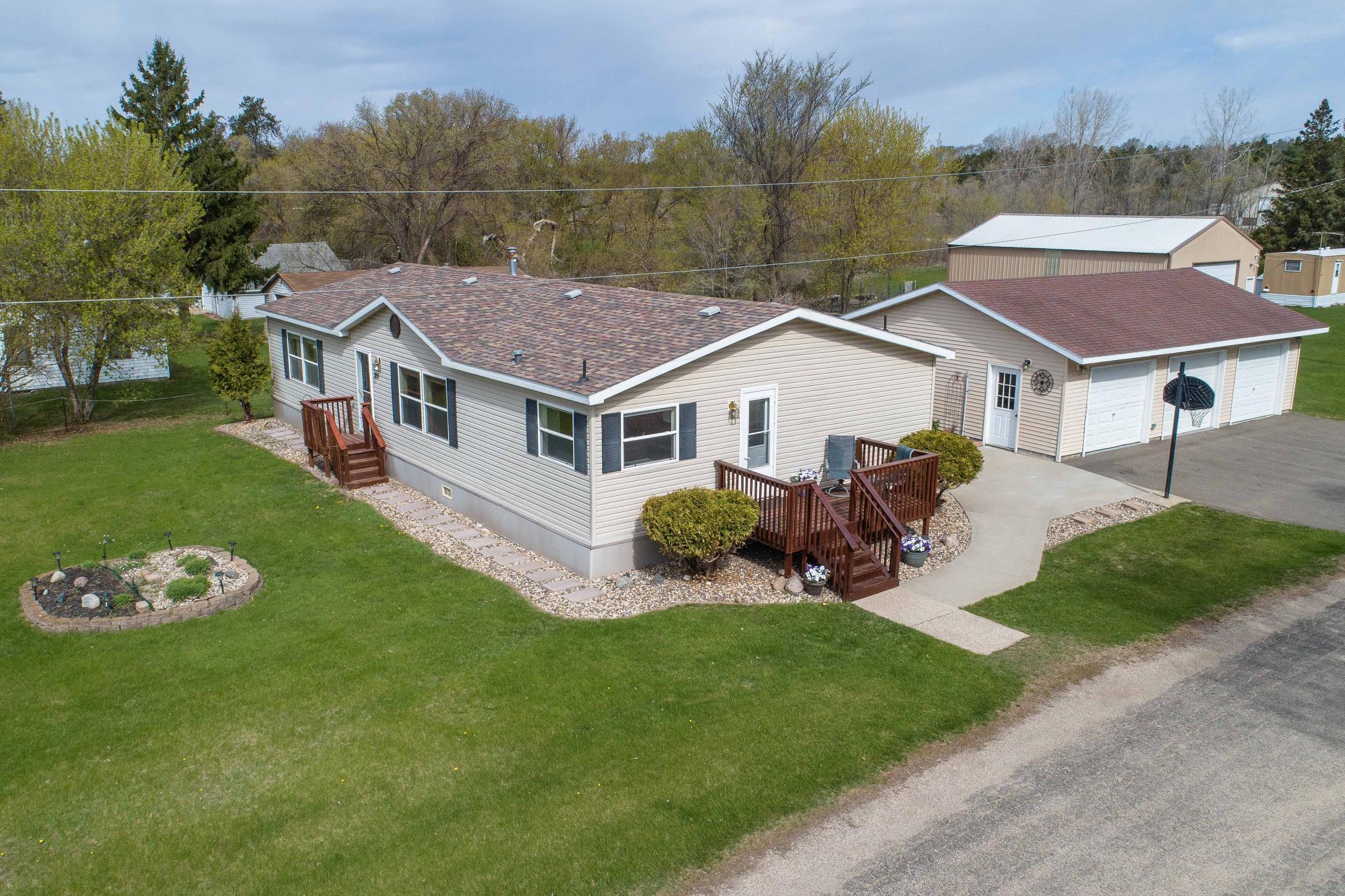 2002 single family home for sale at 211 E Central Avenue in Clitherall, MN — 3 bed, 2 bath (photo 39 of 57)