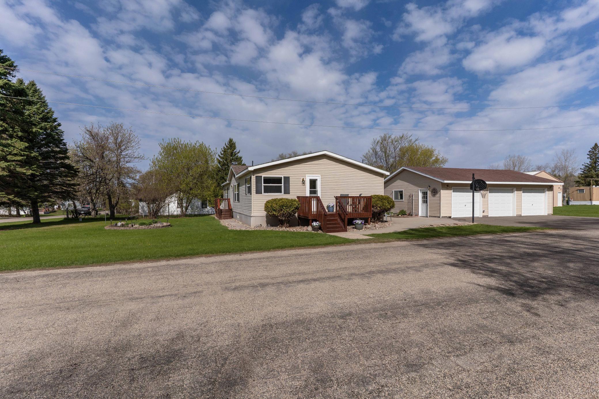 2002 single family home for sale at 211 E Central Avenue in Clitherall, MN — 3 bed, 2 bath (photo 40 of 57)