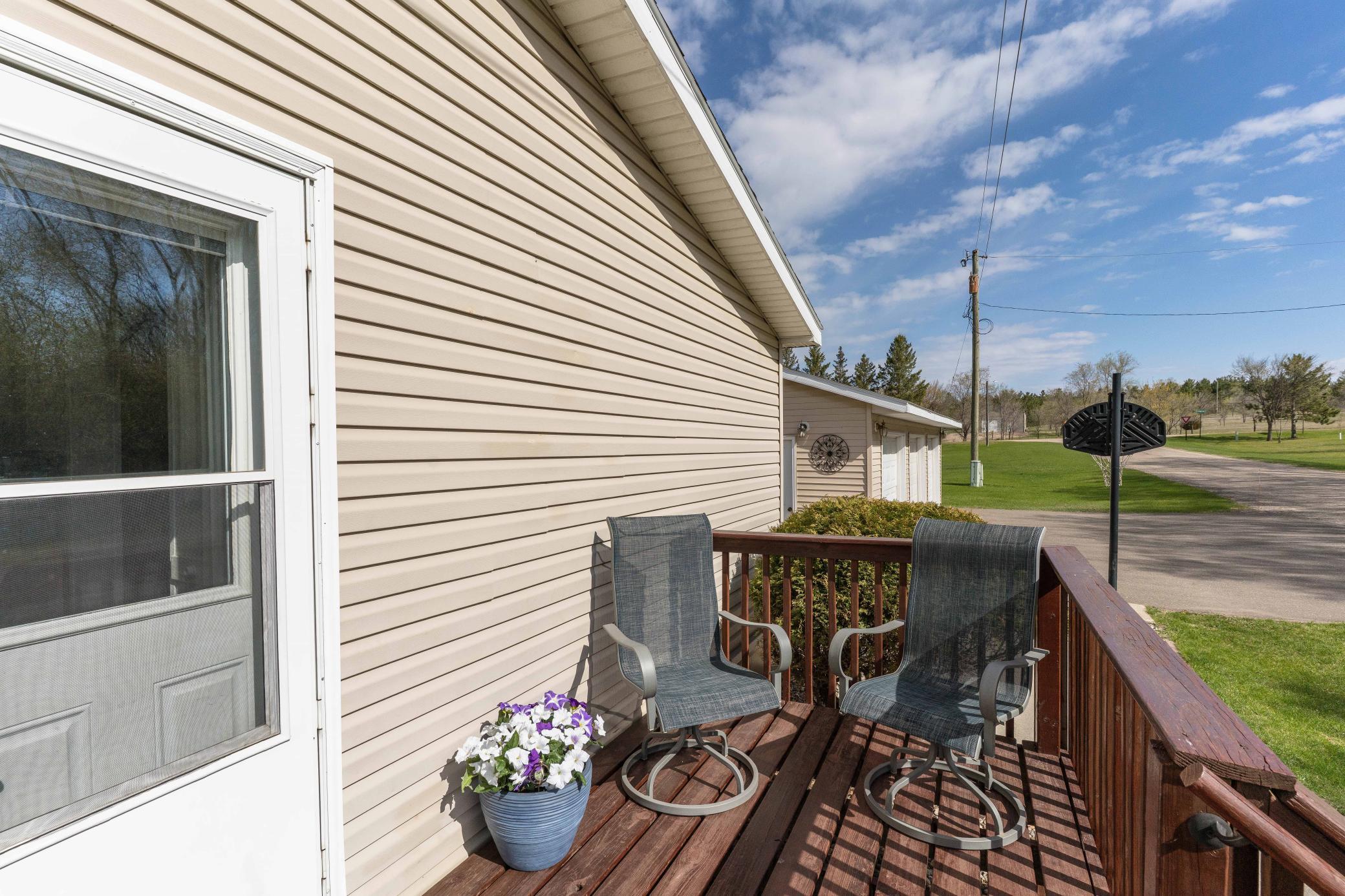 2002 single family home for sale at 211 E Central Avenue in Clitherall, MN — 3 bed, 2 bath (photo 5 of 57)
