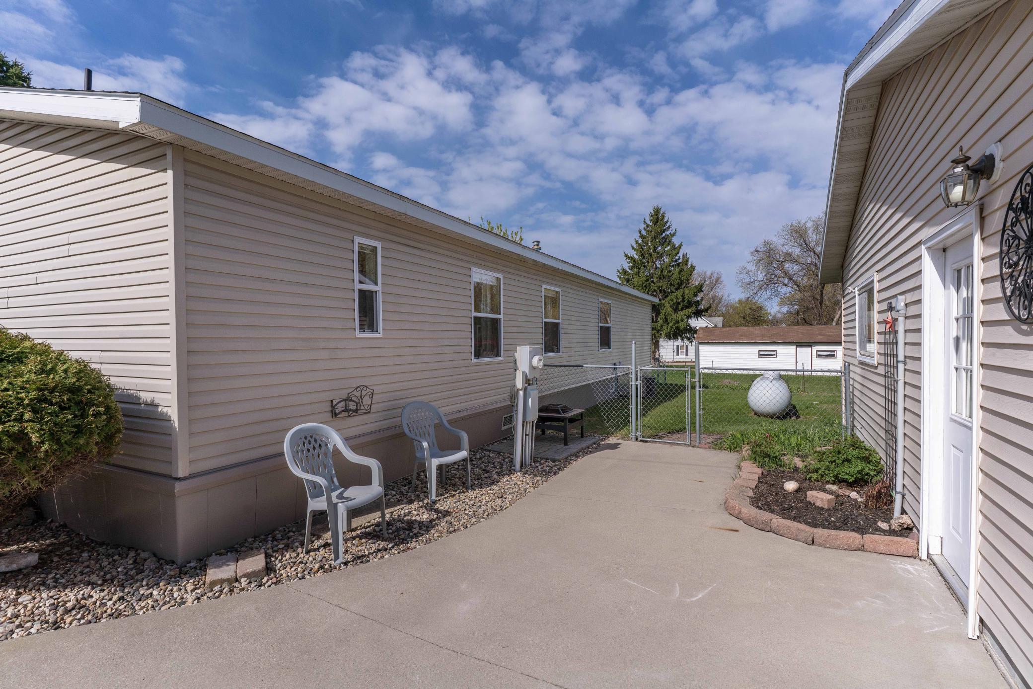 2002 single family home for sale at 211 E Central Avenue in Clitherall, MN — 3 bed, 2 bath (photo 41 of 57)
