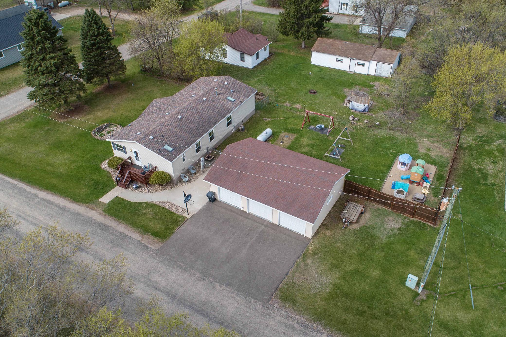 2002 single family home for sale at 211 E Central Avenue in Clitherall, MN — 3 bed, 2 bath (photo 44 of 57)